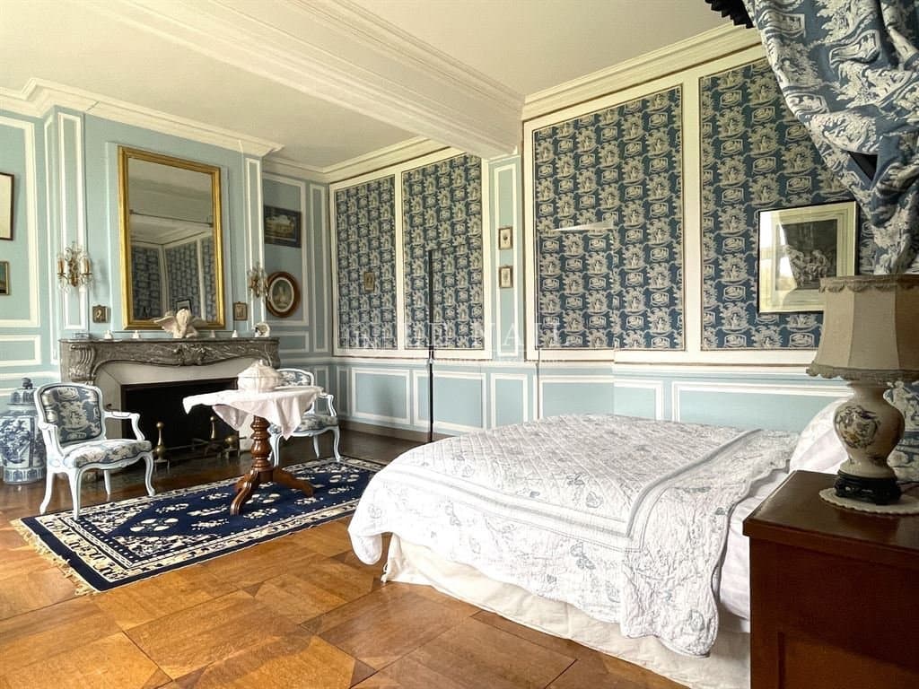 Magnificent Listed Chateau In Champagne, For Sale 3