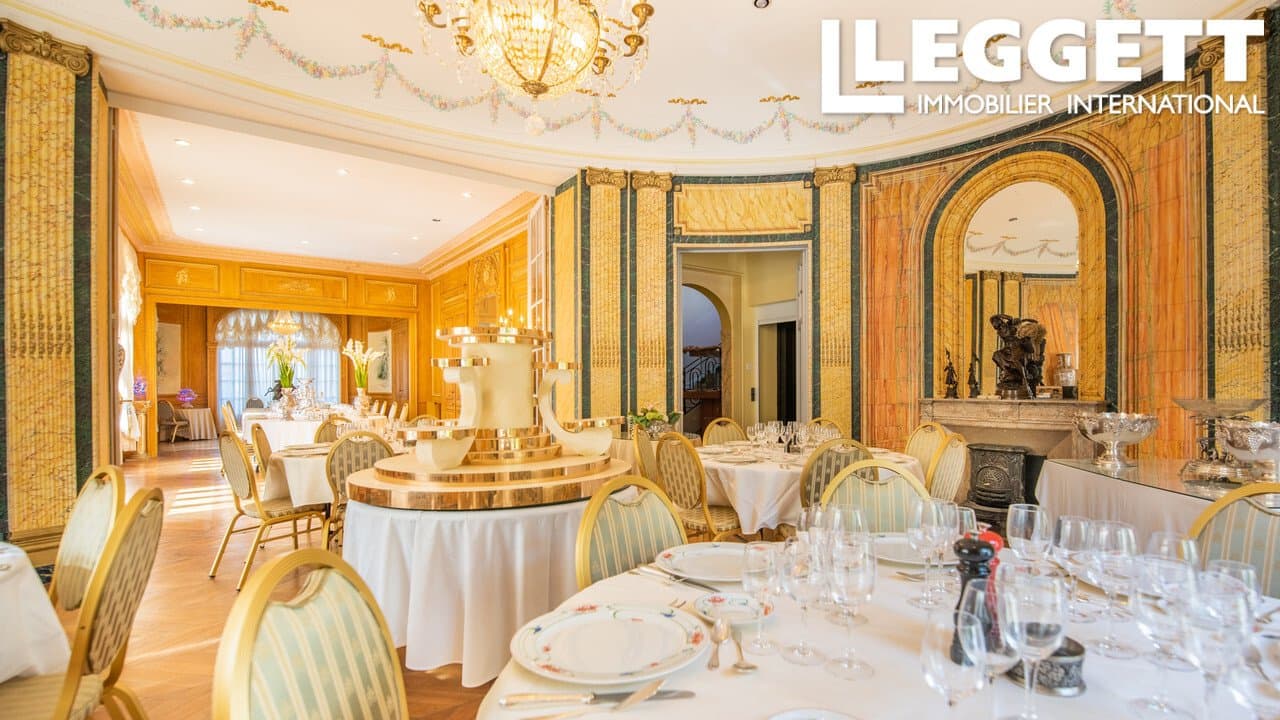 Magnificent Private Mansion Of 765m2, In The Heart Of Bethune. Quiet, Luminous, Historic, Ideal For — Medieval Castle for sale in Hauts-de-France, France