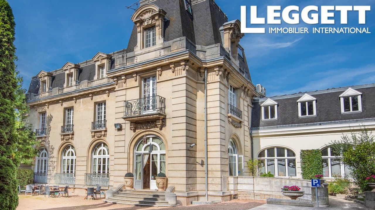 Magnificent Private Mansion Of 765m2, In The Heart Of Bethune. Quiet, Luminous, Historic, Ideal For 3