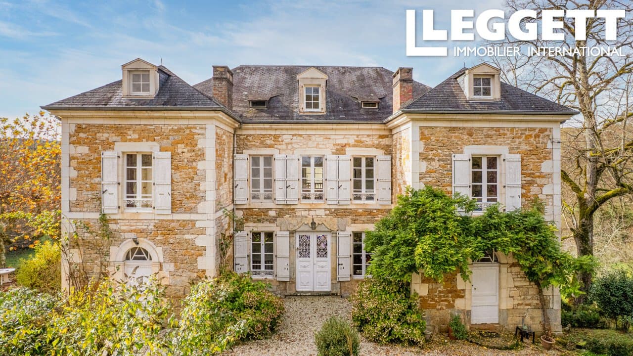 18th Century Château, Swimming Pool, Barn, Meadows And Forests — Medieval Castle for sale in Occitanie, France