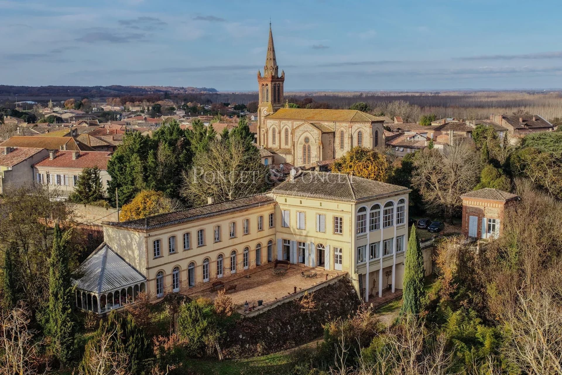 18th Century Château With Tuscan Inspiration — Medieval Castle for sale in Occitanie, France