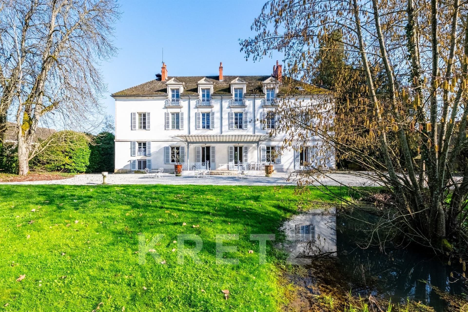 19th Century Château With 17th 18th Century Outbuildings And A 4 Hectare Wooded Park Burgundy,Beau — Medieval Castle for sale in Burgundy (Bourgogne-Franche-Comté), France