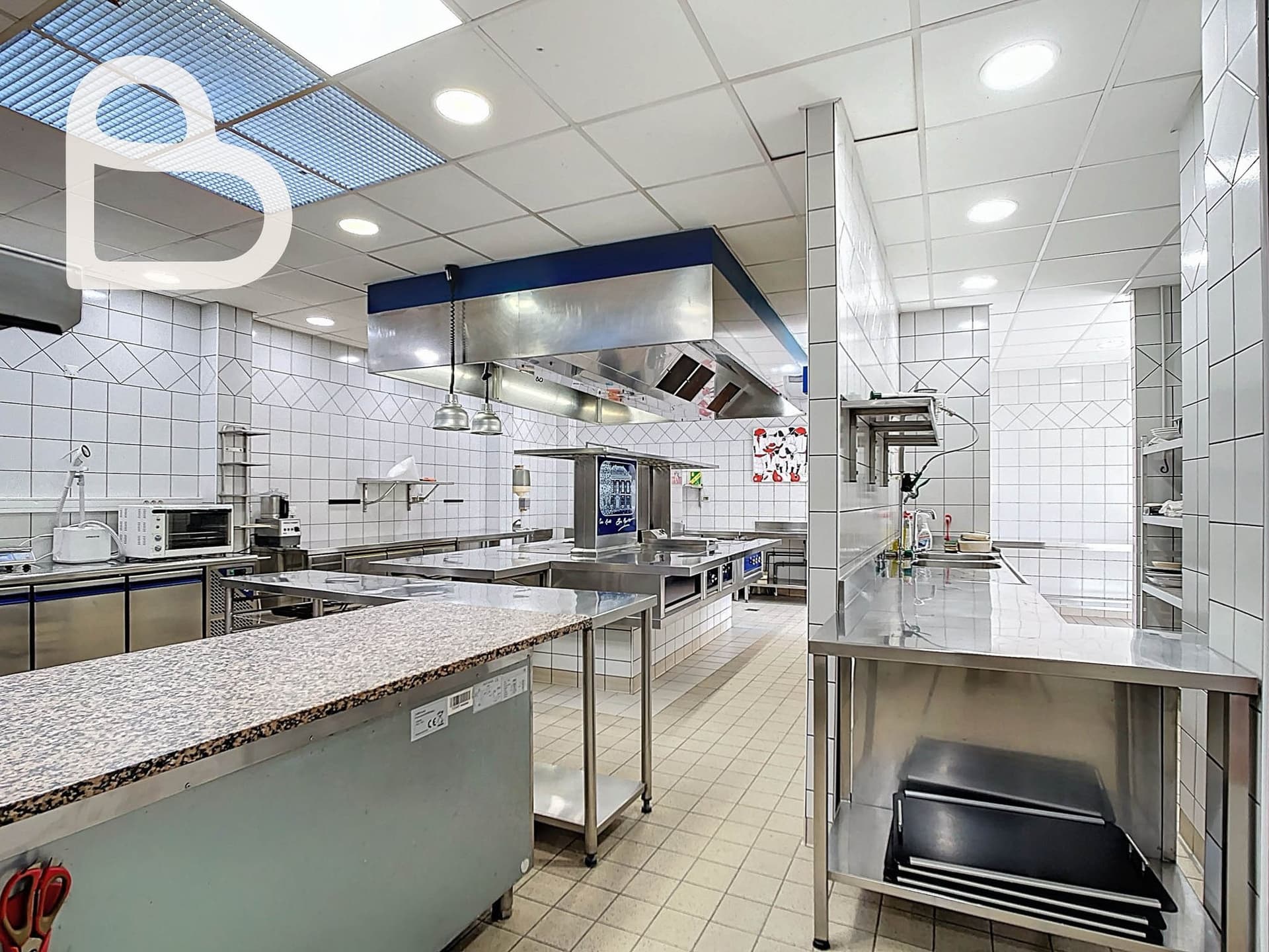 19th Century Mansion With Professional Kitchen In The Heart Of Agen 3