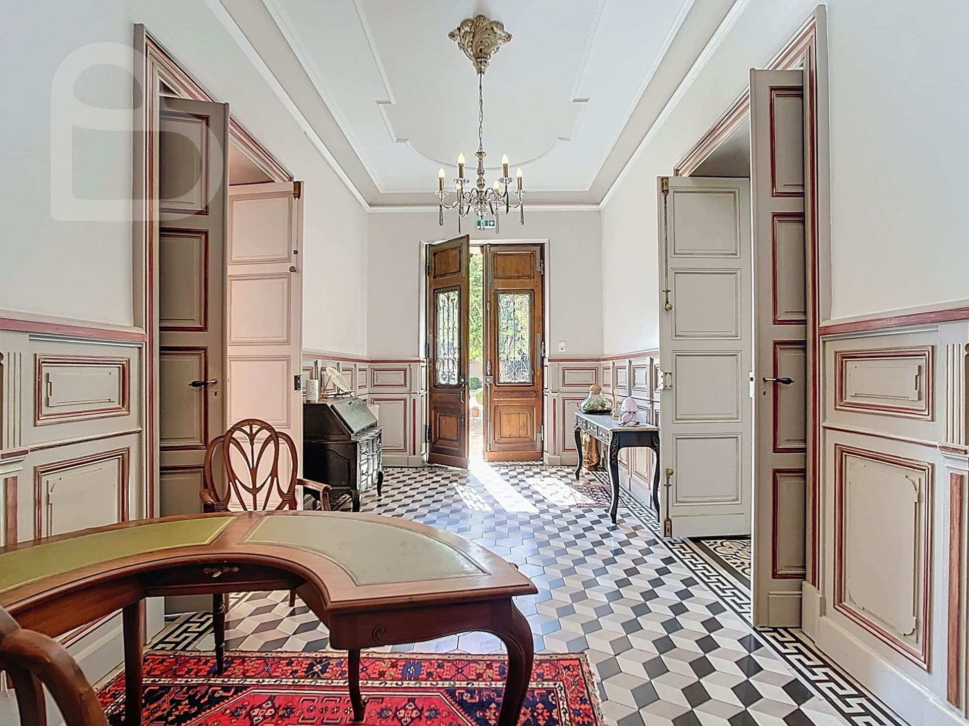 19th Century Mansion With Professional Kitchen In The Heart Of Agen 4