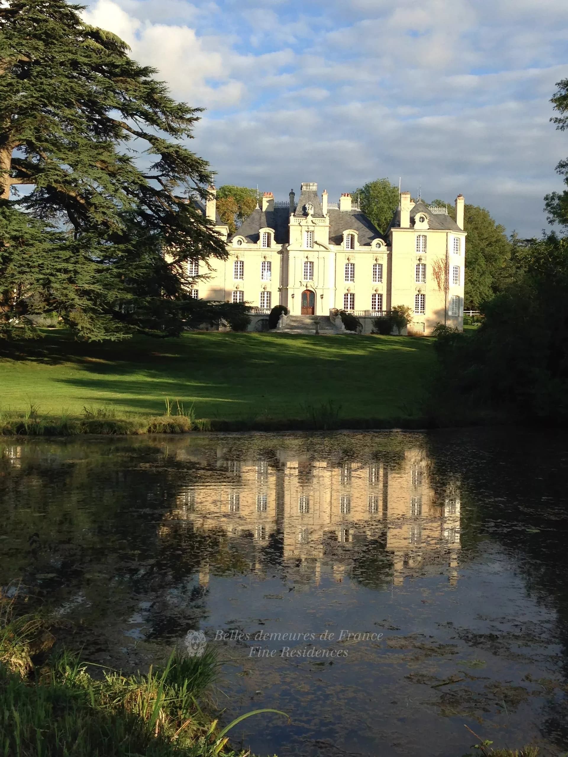 1h30 From Paris By Tgv – An Exceptional Listed 16th/18th/19th Century Chateau With Annexes And A Swi 2