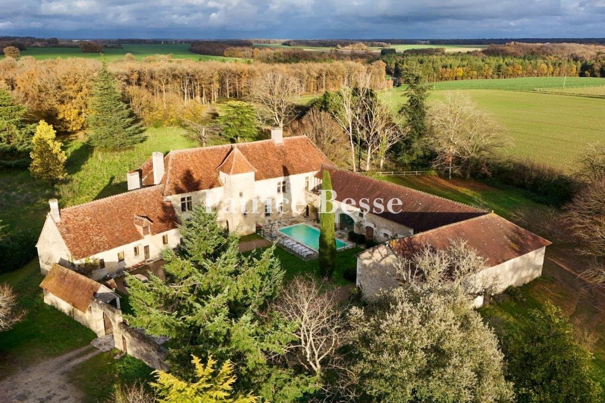 A Carefully Restored 15th Century Fortified Manor House, With A Swimming Pool And 3 Hectare — Medieval Castle for sale in Centre-Val de Loire, France