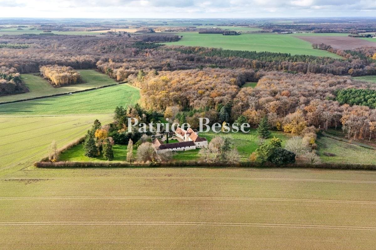 A Carefully Restored 15th Century Fortified Manor House, With A Swimming Pool And 3 Hectare 5