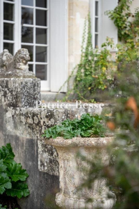 A Chateau From The 18th And 20th Centuries With Outbuildings, Horse Riding Facilities And 25 3