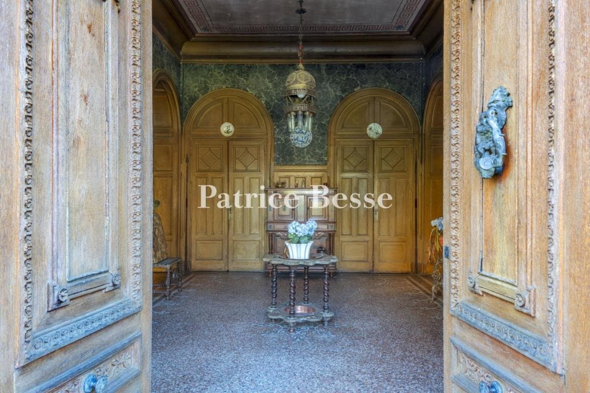 An 1850s Mansion, With A Wine Store And Estate Keeper’s House, In 2 Hectares Of Landscaped 3