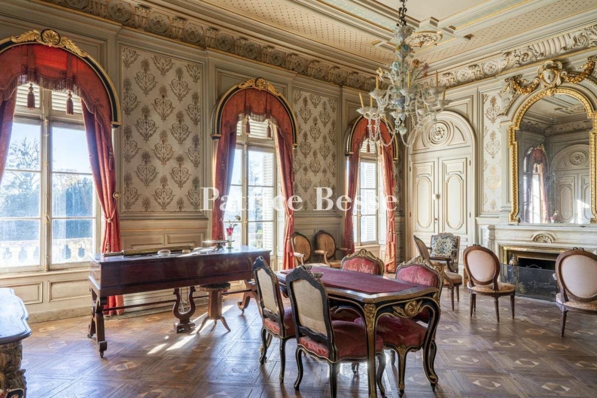 An 1850s Mansion, With A Wine Store And Estate Keeper’s House, In 2 Hectares Of Landscaped 2