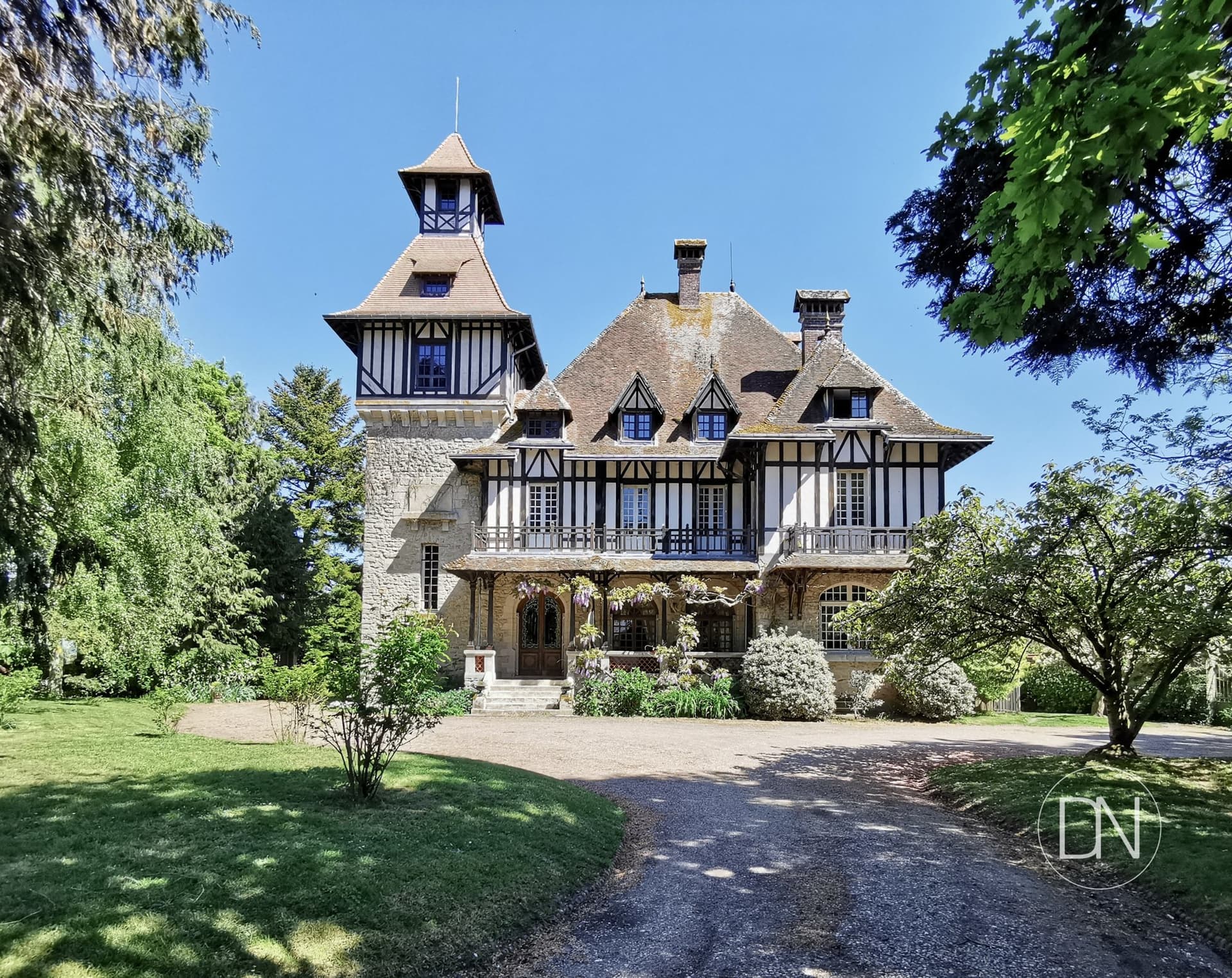Anglo Norman Manor With Outbuildings, On 2.6 Ha, 10 Min From Gournay En Bray, Seine Maritime (76), F — Medieval Castle for sale in Normandy, France