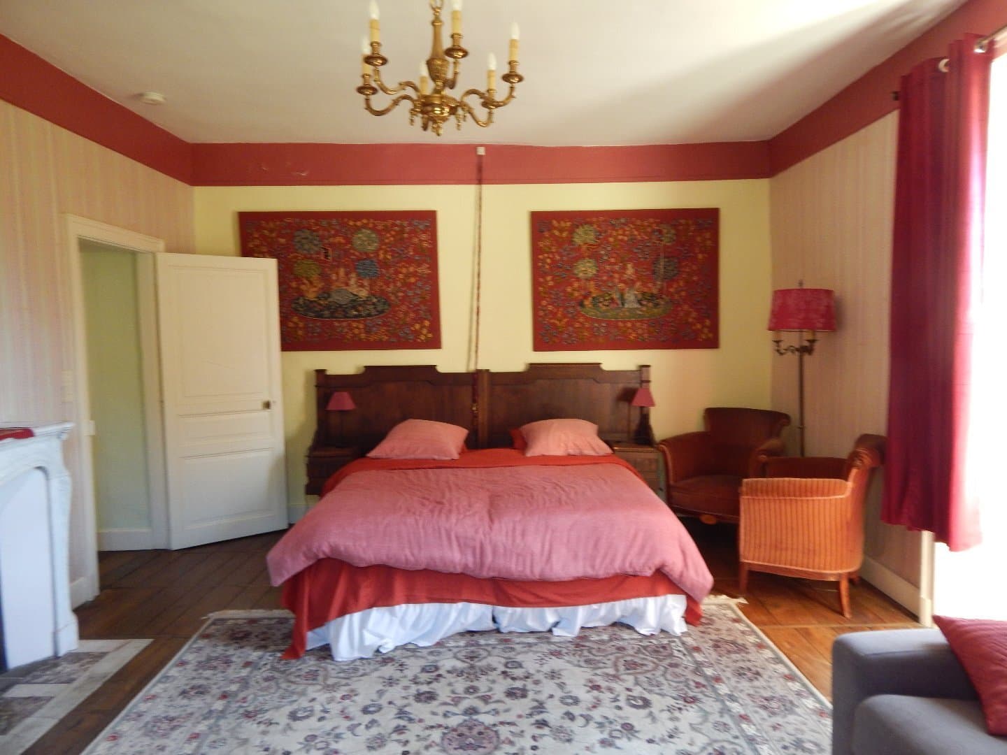 Beautifull Castle Hidden In The Countryside, 12 Bedrooms Plus 3 Independent Gites, Lake, Orchard On 4