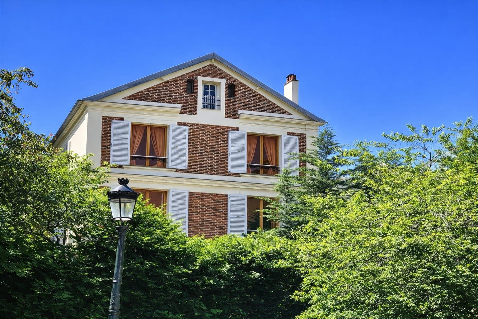 Building / House Puteaux / Les Bergeres 350 M² Garage And 2 Parking Spaces — Medieval Castle for sale in Île-de-France, France