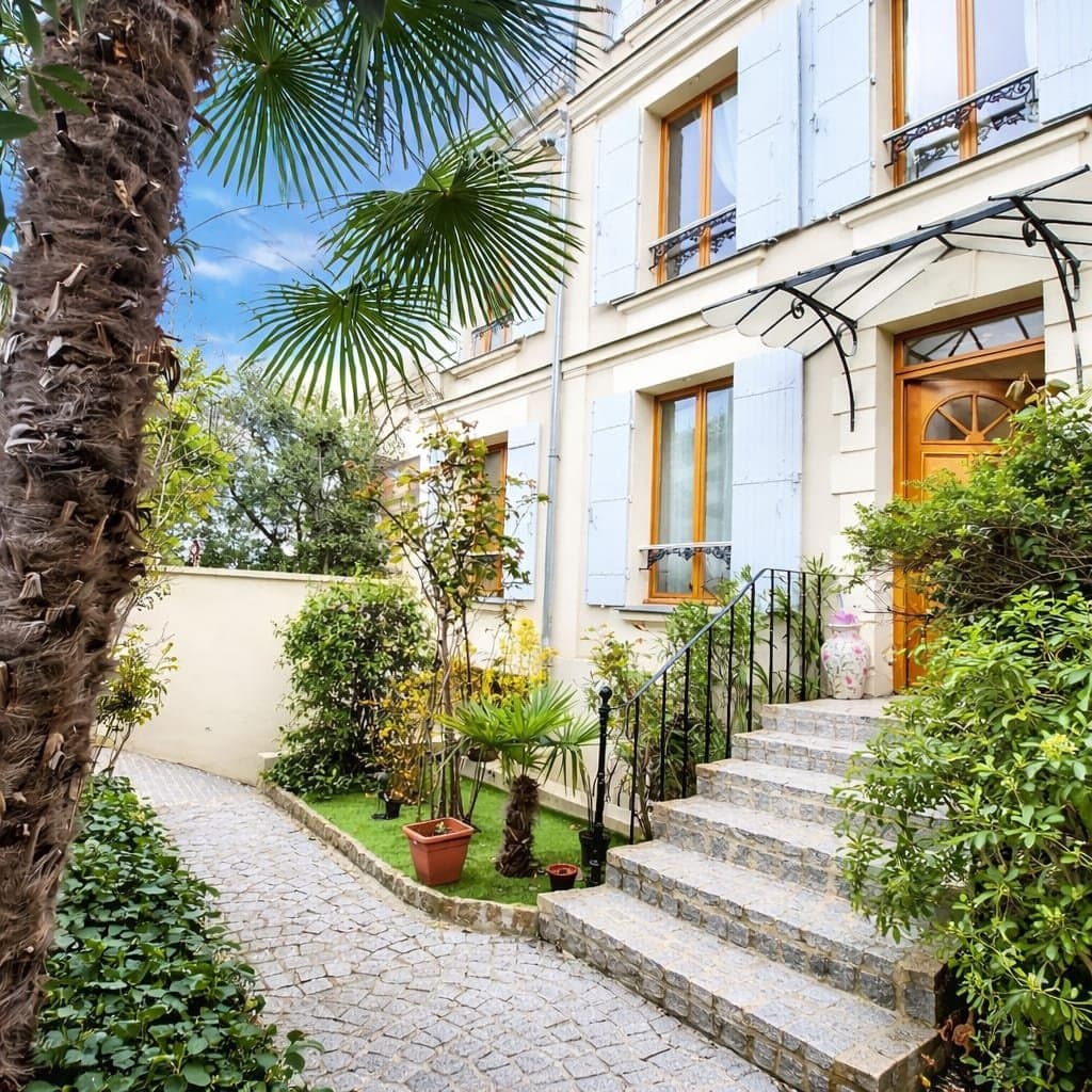 Building / House Puteaux / Les Bergeres 350 M² Garage And 2 Parking Spaces 5
