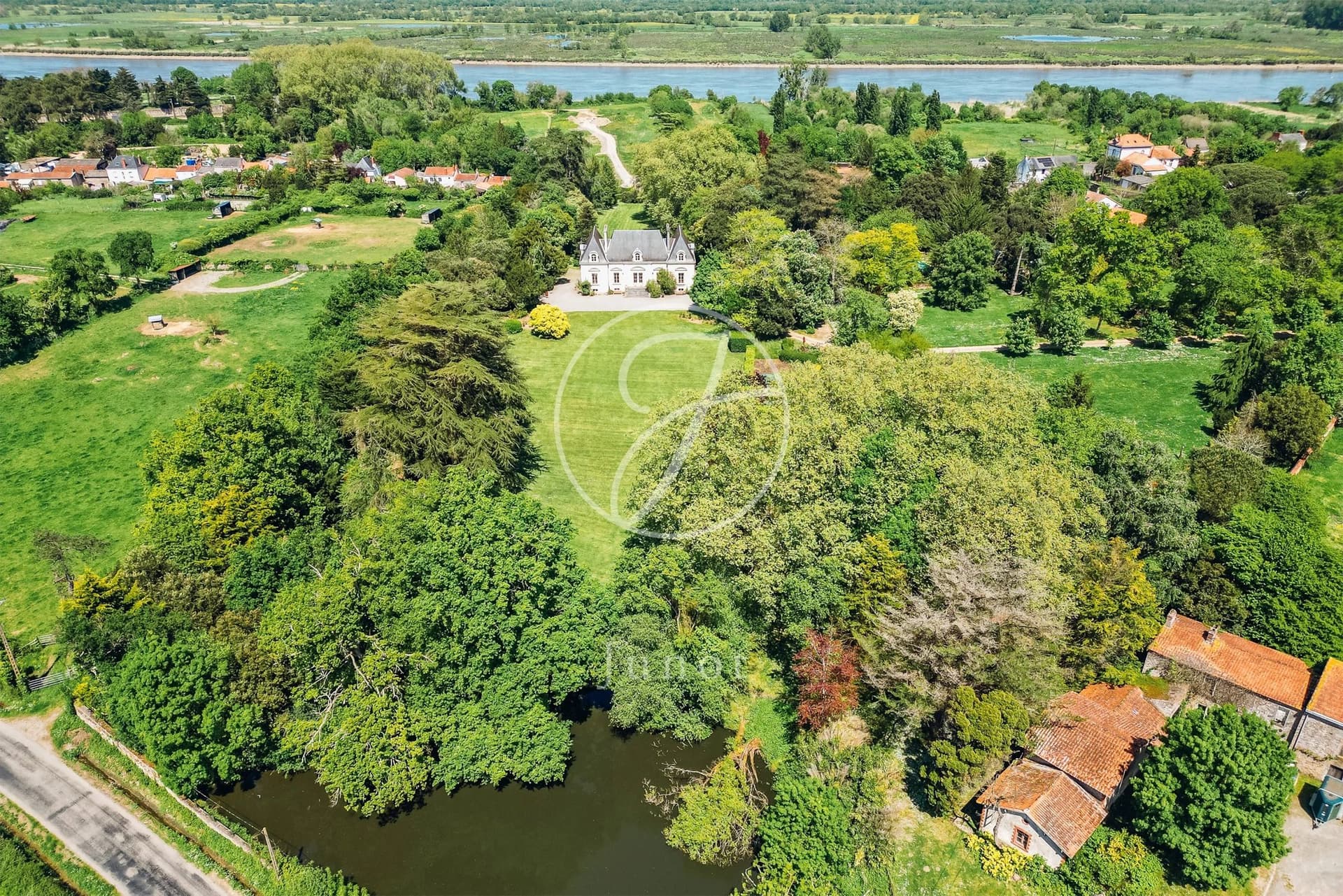 Château Le Pellerin 403.0 Sqm 10 Bedrooms 2