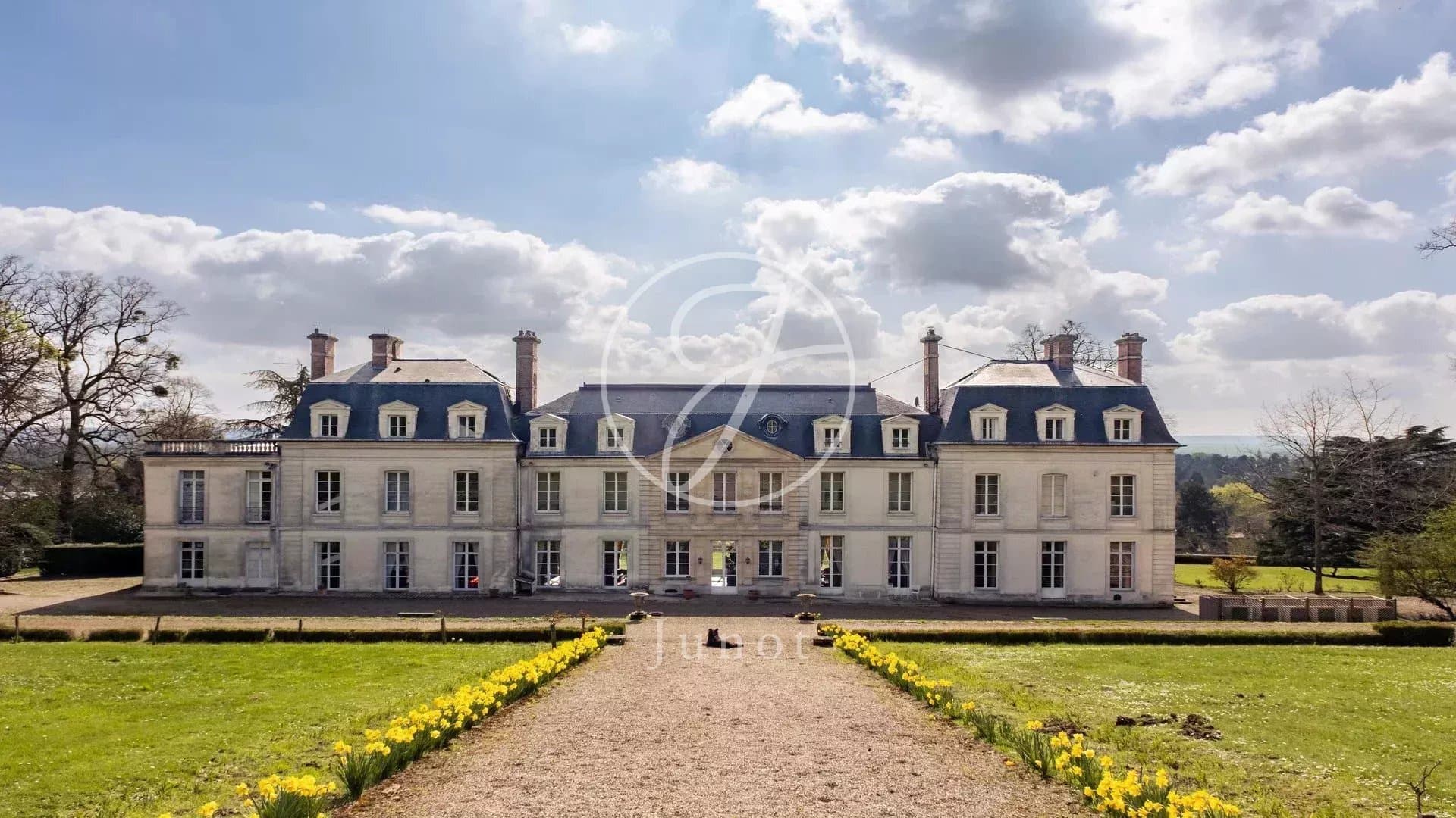 Château Saint Nom La Bretèche 1074.0 Sqm 10 Bedrooms — Medieval Castle for sale in Île-de-France, France