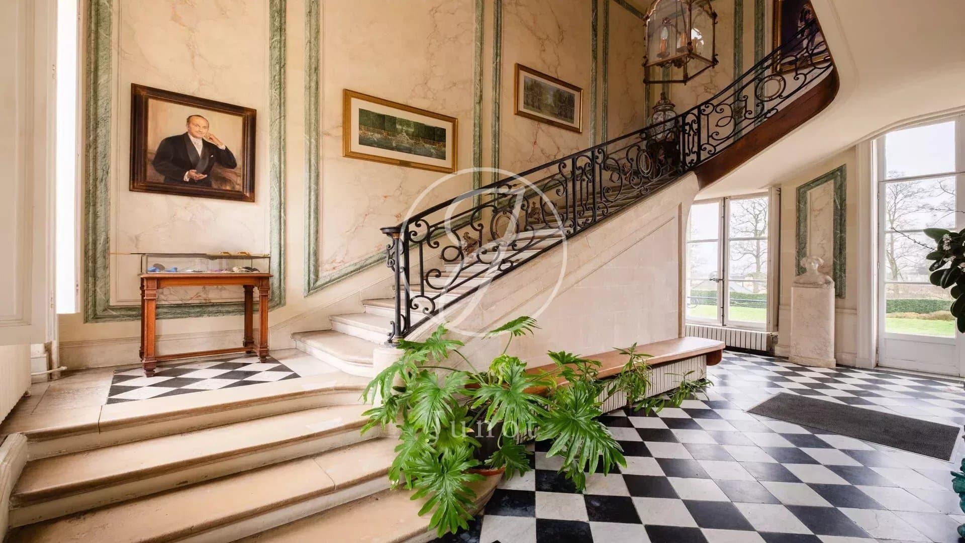 Château Saint Nom La Bretèche 1074.0 Sqm 10 Bedrooms 4
