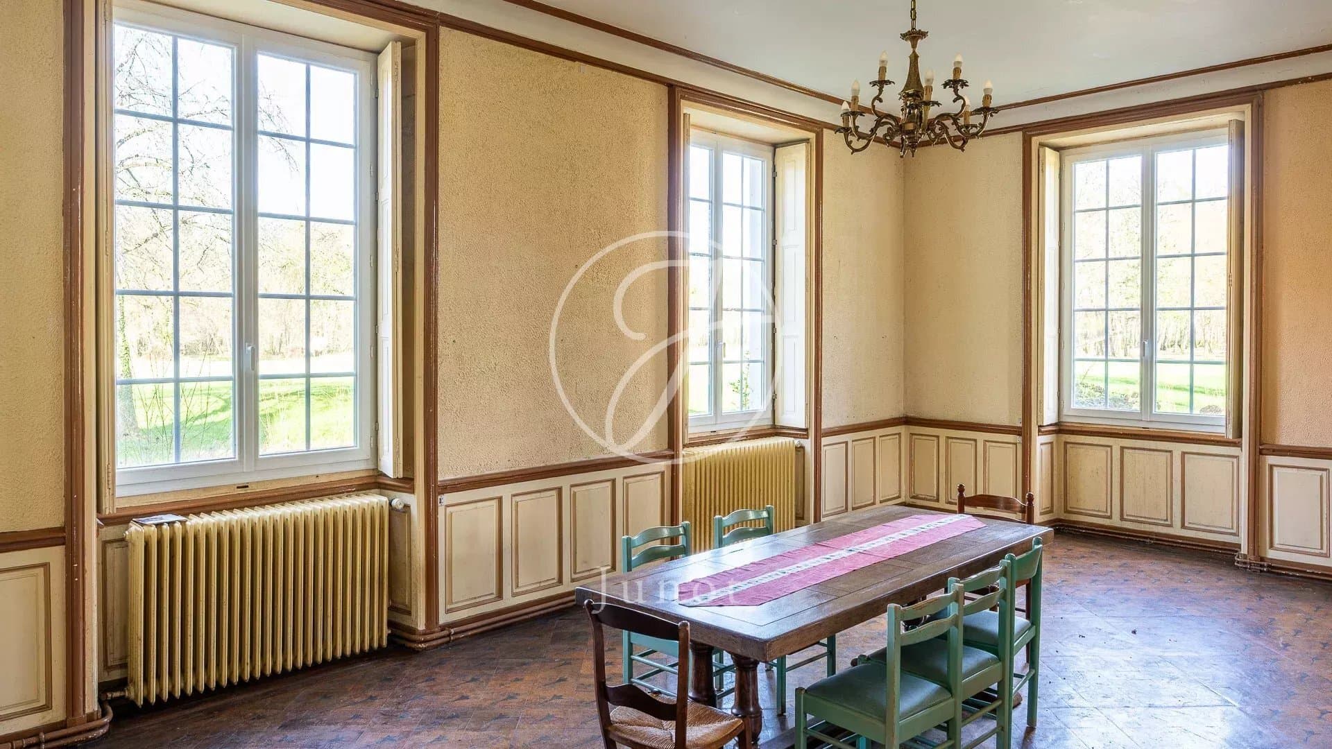 Château Vendôme 1600.0 Sqm 17 Bedrooms 2