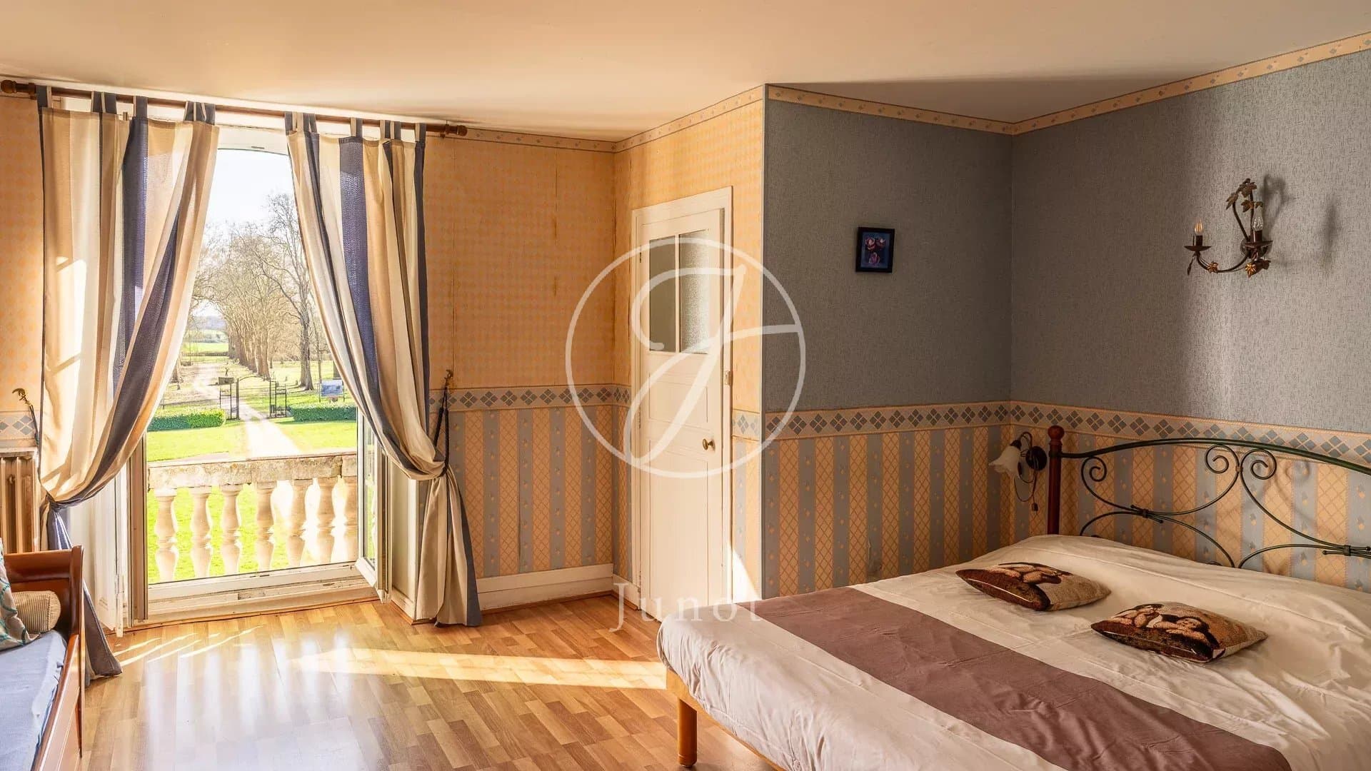 Château Vendôme 1600.0 Sqm 17 Bedrooms 3