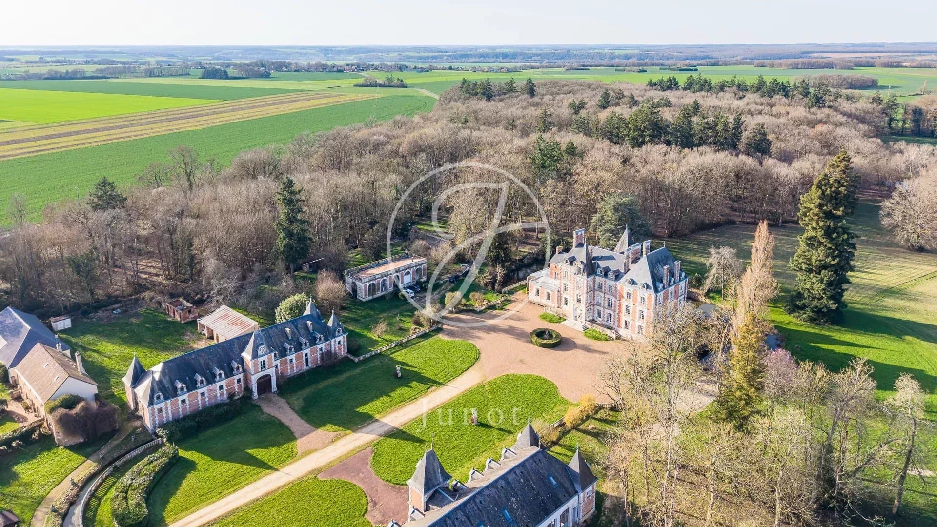 Château Vendôme 1600.0 Sqm 17 Bedrooms 4