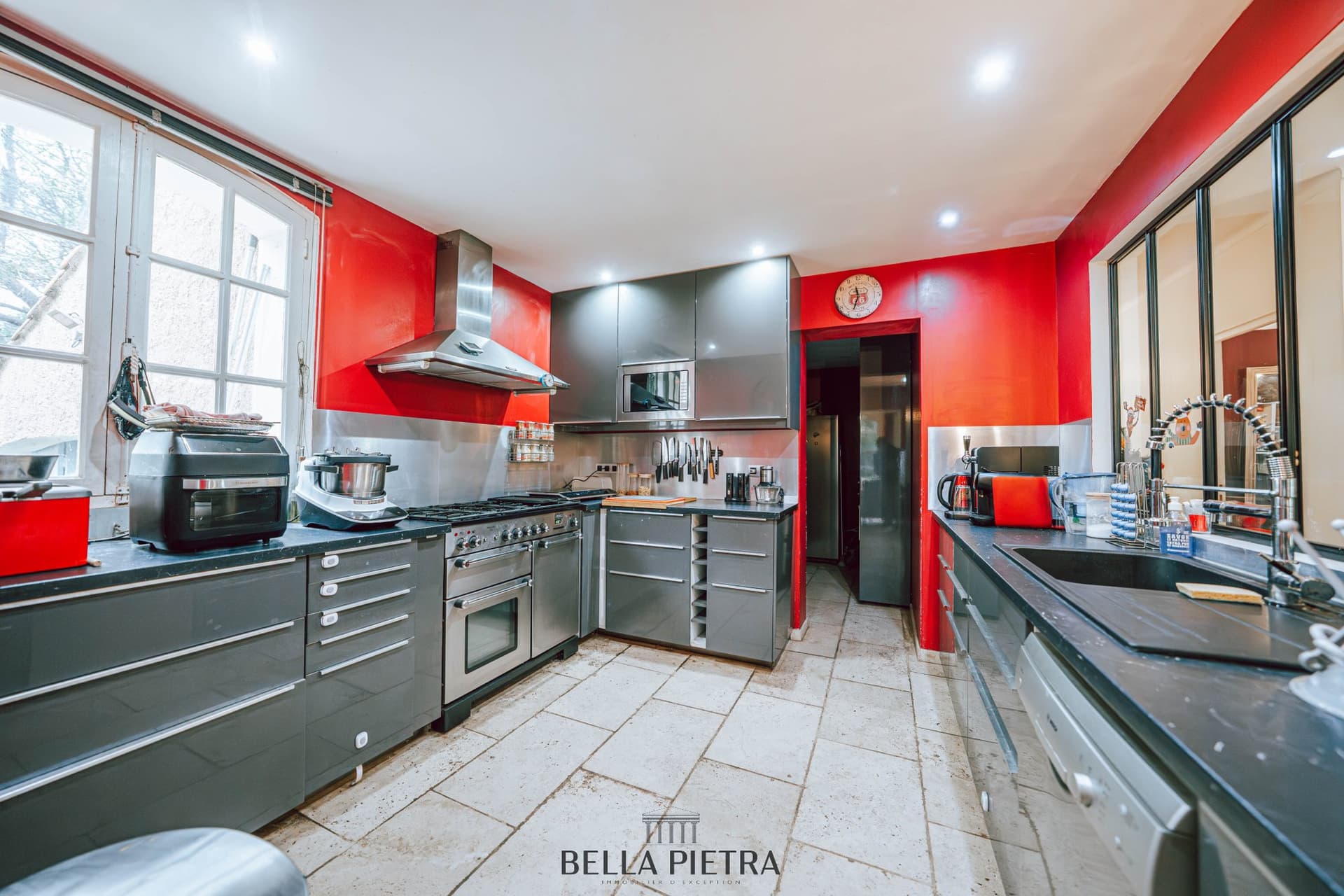 Domaine De 351m² Habitables Sur Un Parc De 1,5ha 2