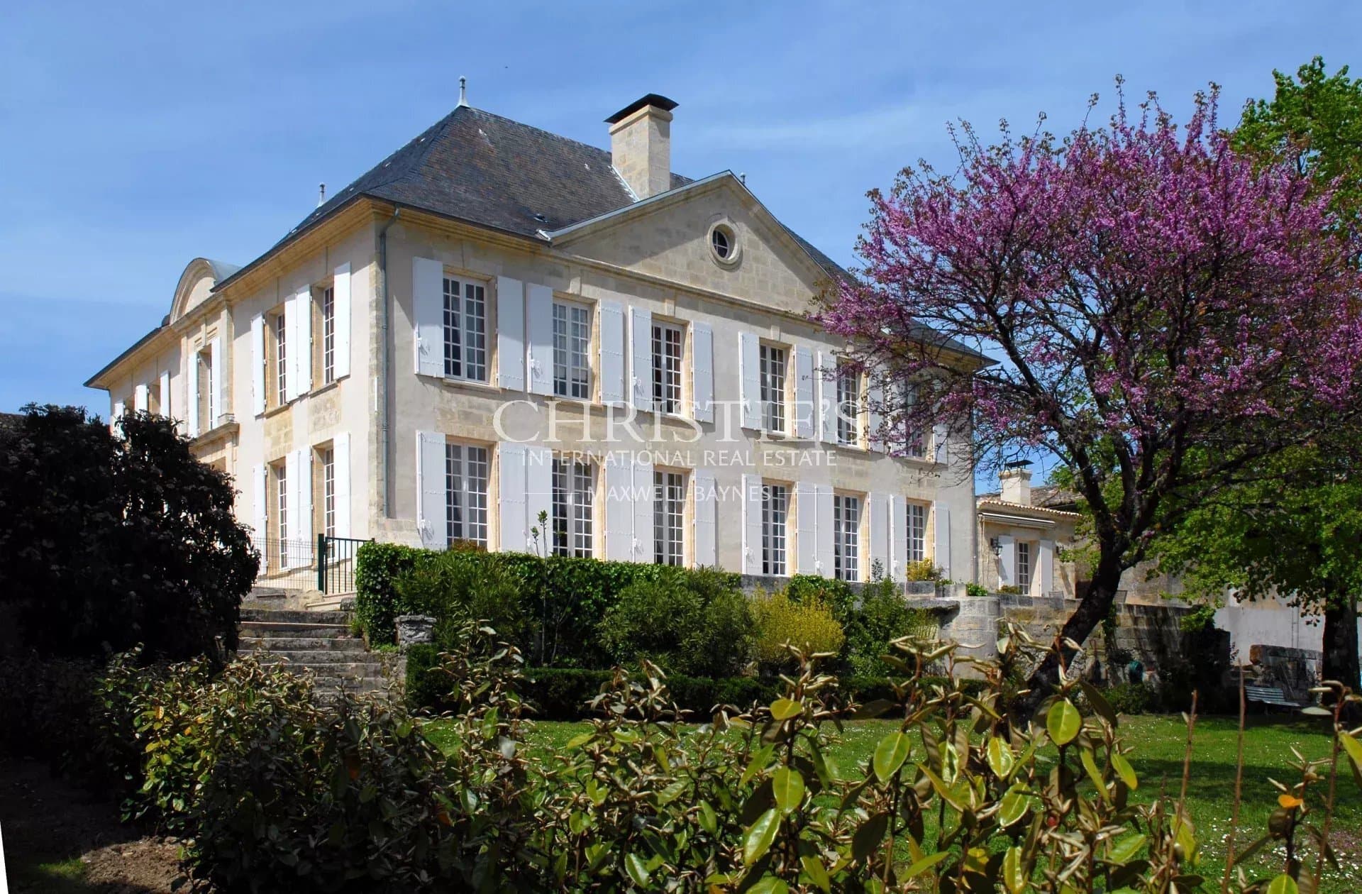 Elegant 19th Century Château Near Saint émilion – Authenticity, Refinement And Exceptional Potential — Medieval Castle for sale in Nouvelle-Aquitaine, France