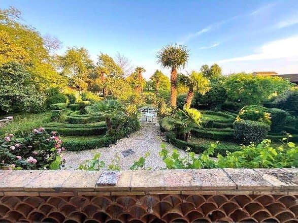 Elegant Château With French Formal Garden — Château for sale in Occitanie, France