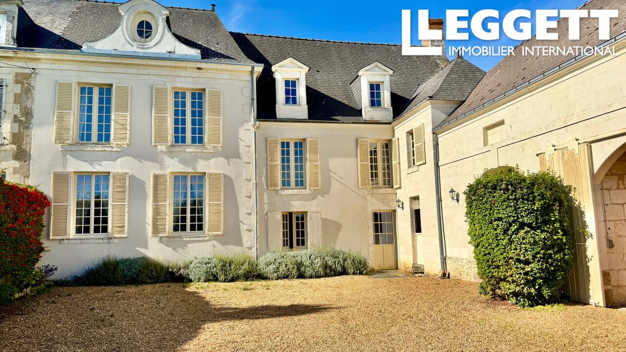 Elegant Wing Of A Château In Anjou With Garden, Extensive Outbuildings – Loire Valley Near Saumur An