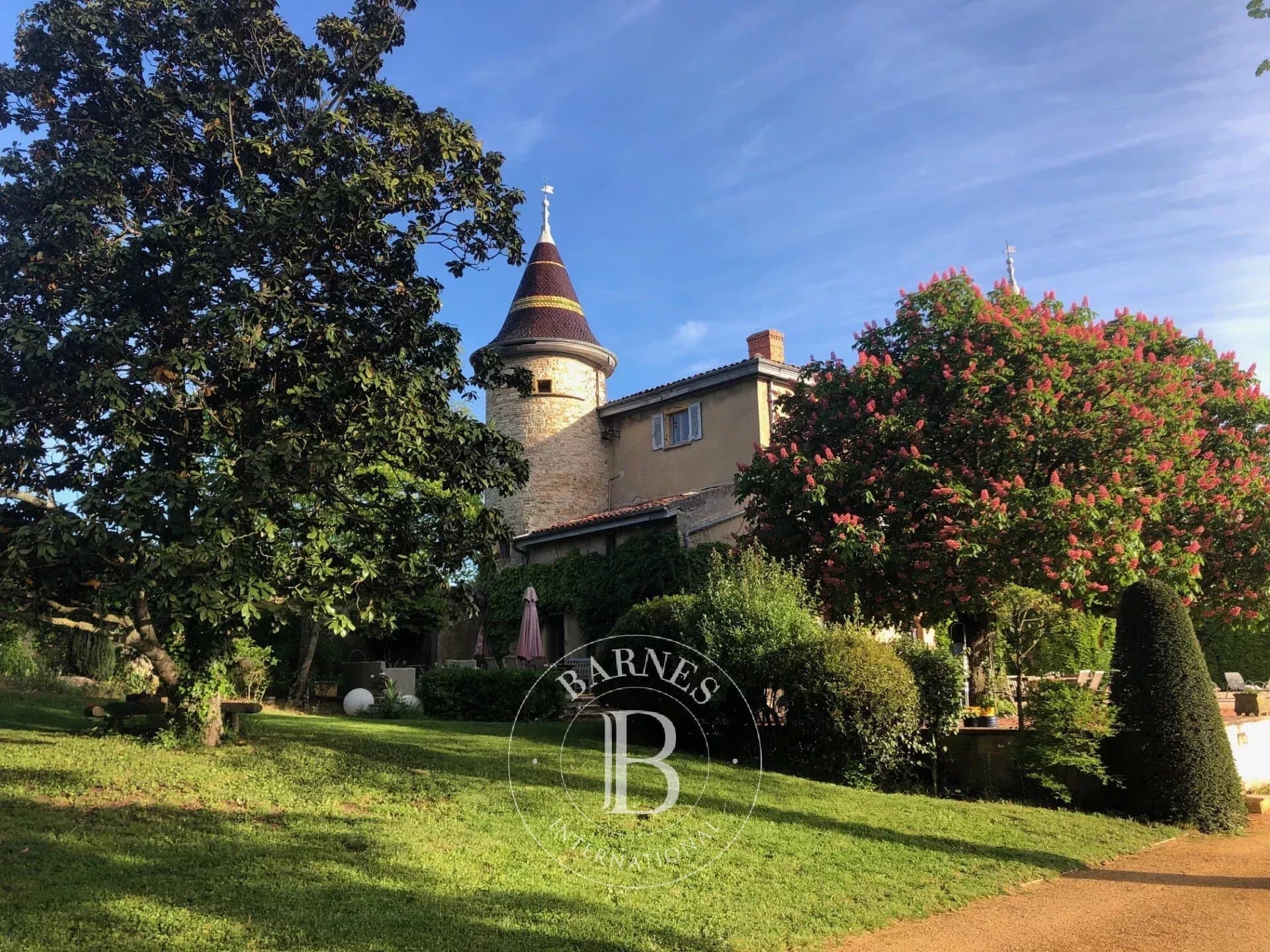 Exclusivity Marcilly D'azergues XV Ith Century Chateau 15 Rooms 611 Sqm 6750 Sqm Park — Medieval Castle for sale in Auvergne-Rhône-Alpes, France