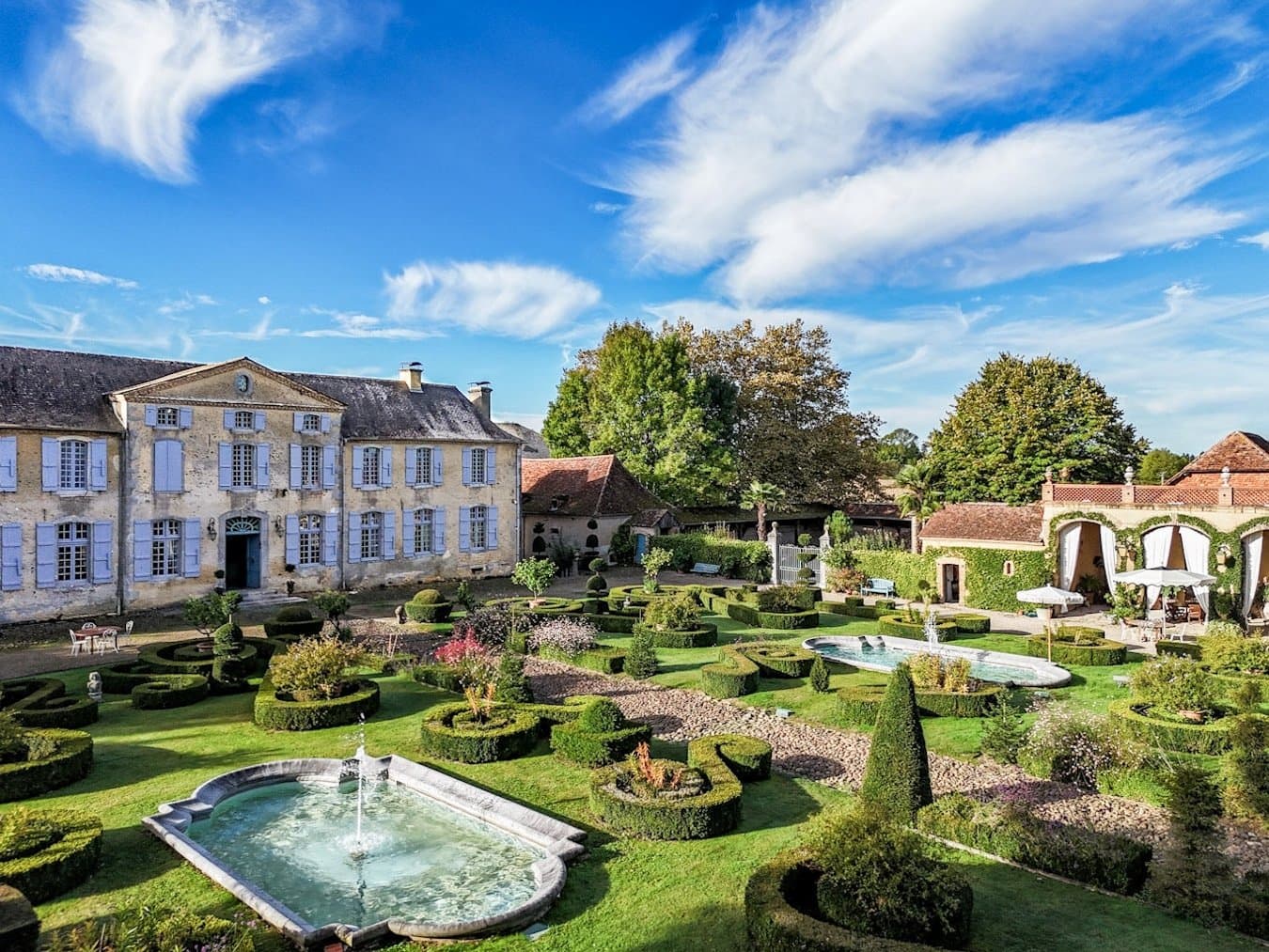 Exclusivity Precious And Refined Gardens Elegant 18 Th Century Château, Superbly Restored — Château for sale in Nouvelle-Aquitaine, France