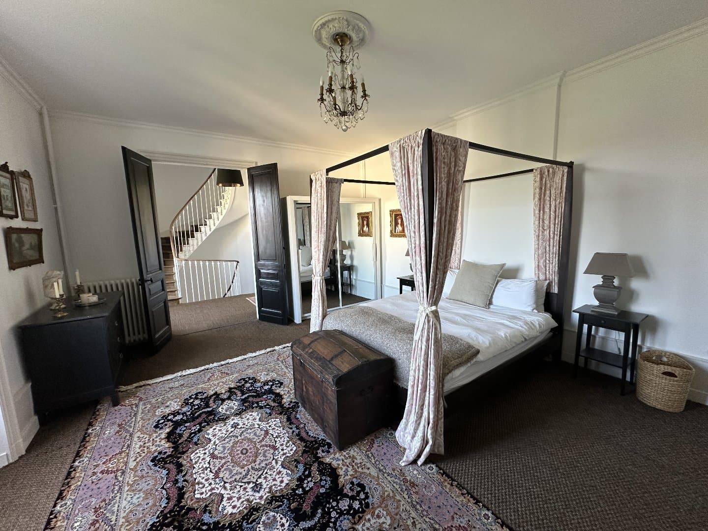Fully Renovated Stunning Eight Bedroomed Chateau Set In Beautiful Grounds 4