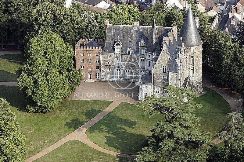 Gigantic 15th Century Castle 140km From Paris On 40 Hectares 3
