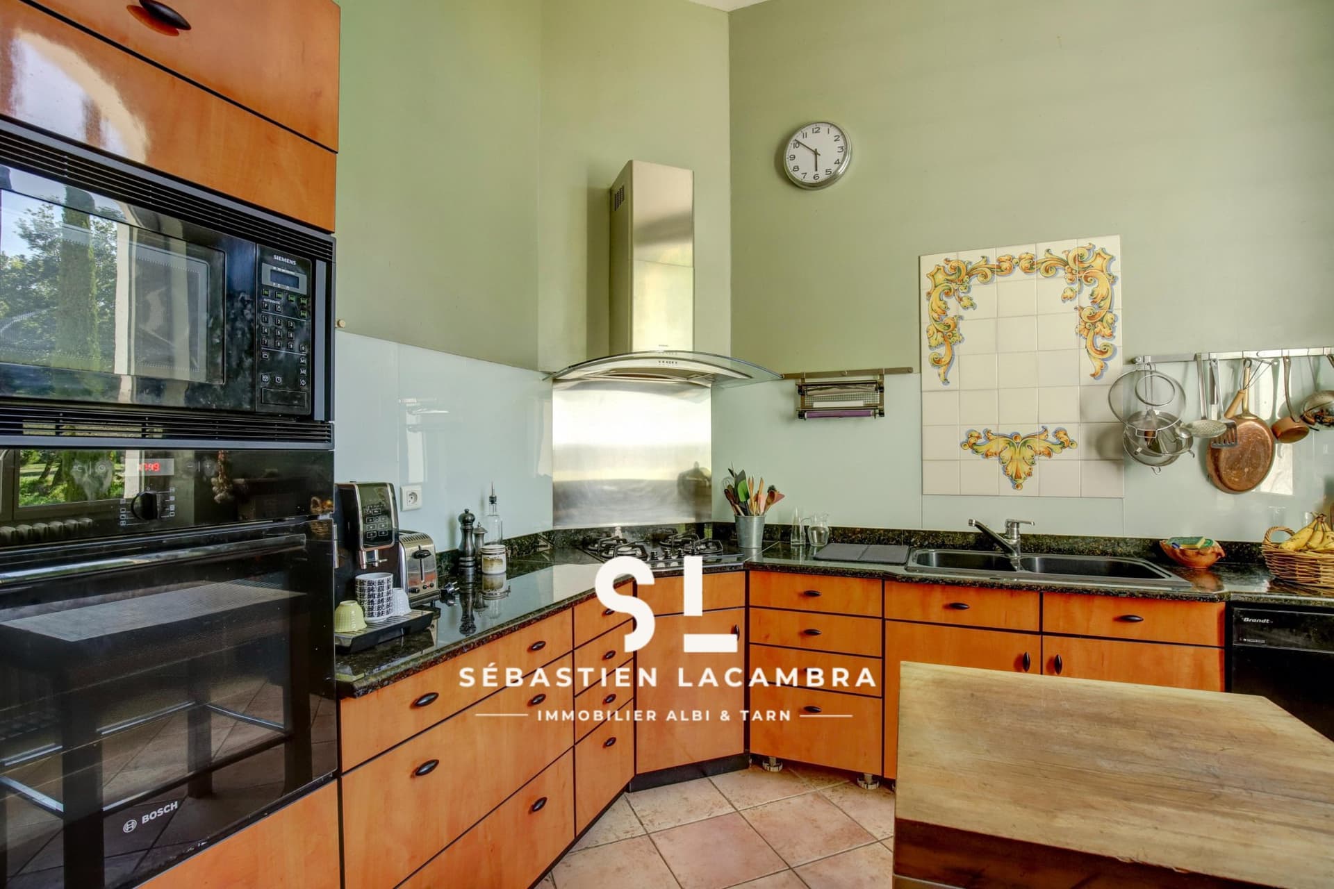 Historic 10 Room Residence 17th Century Chartreuse, 2.9 Ha Park, 220 M² Terrace, Swimming Pool & D 3