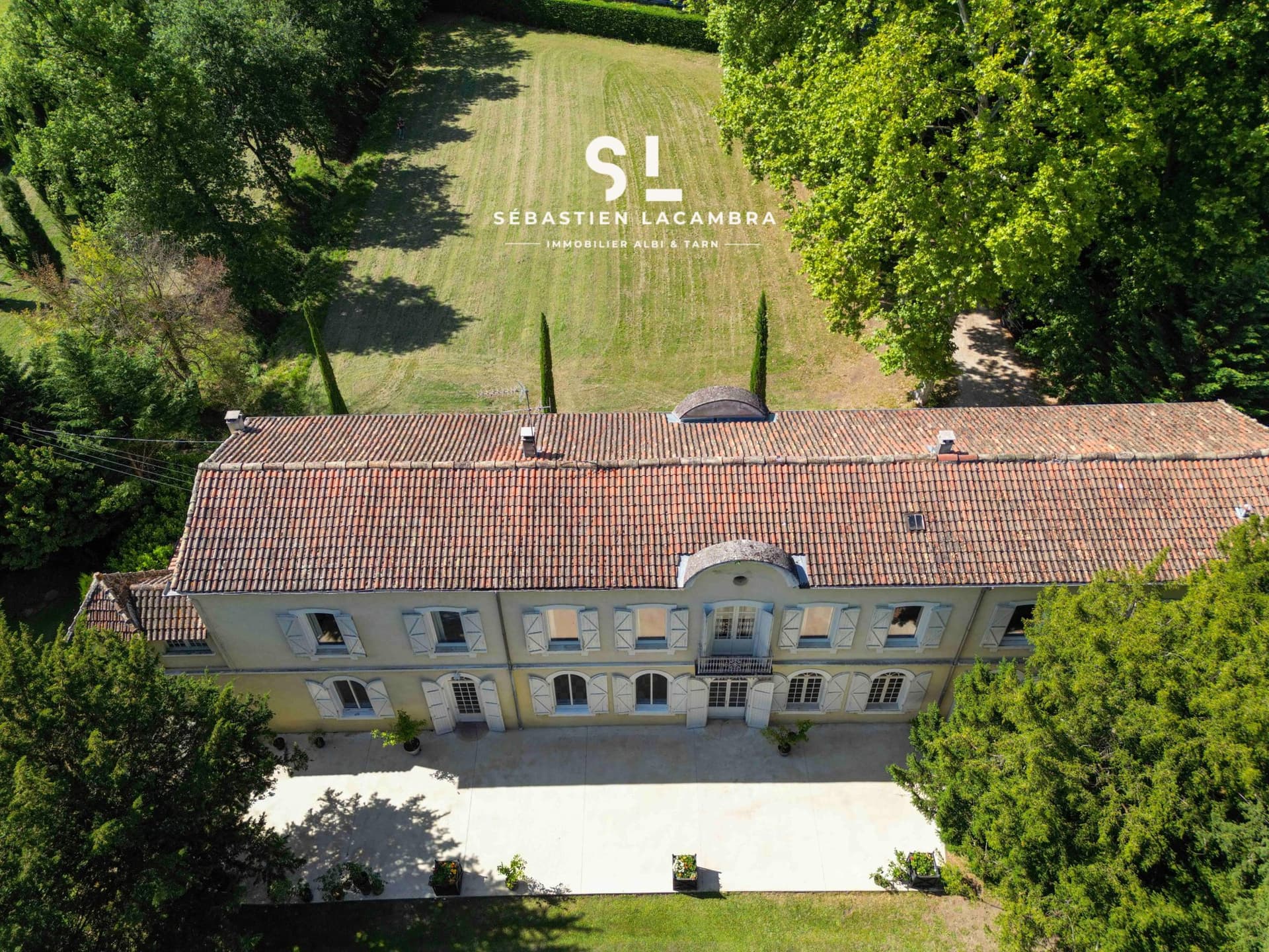 Historic 10 Room Residence 17th Century Chartreuse, 2.9 Ha Park, 220 M² Terrace, Swimming Pool & D — Medieval Castle for sale in Occitanie, France