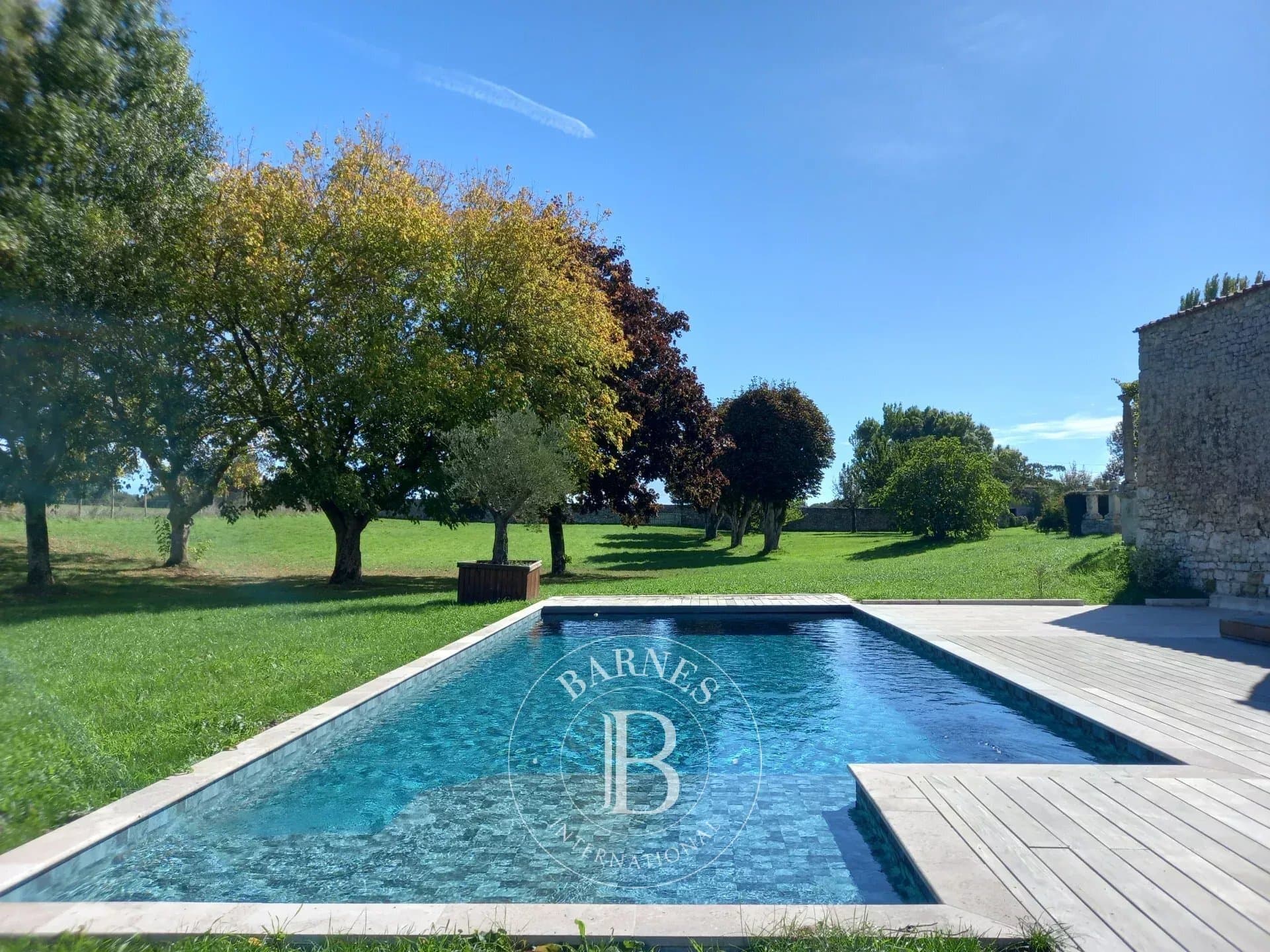 Sole Agent Charente Maritime (17) 17th Century Listed Château With 8 Guest Houses 2