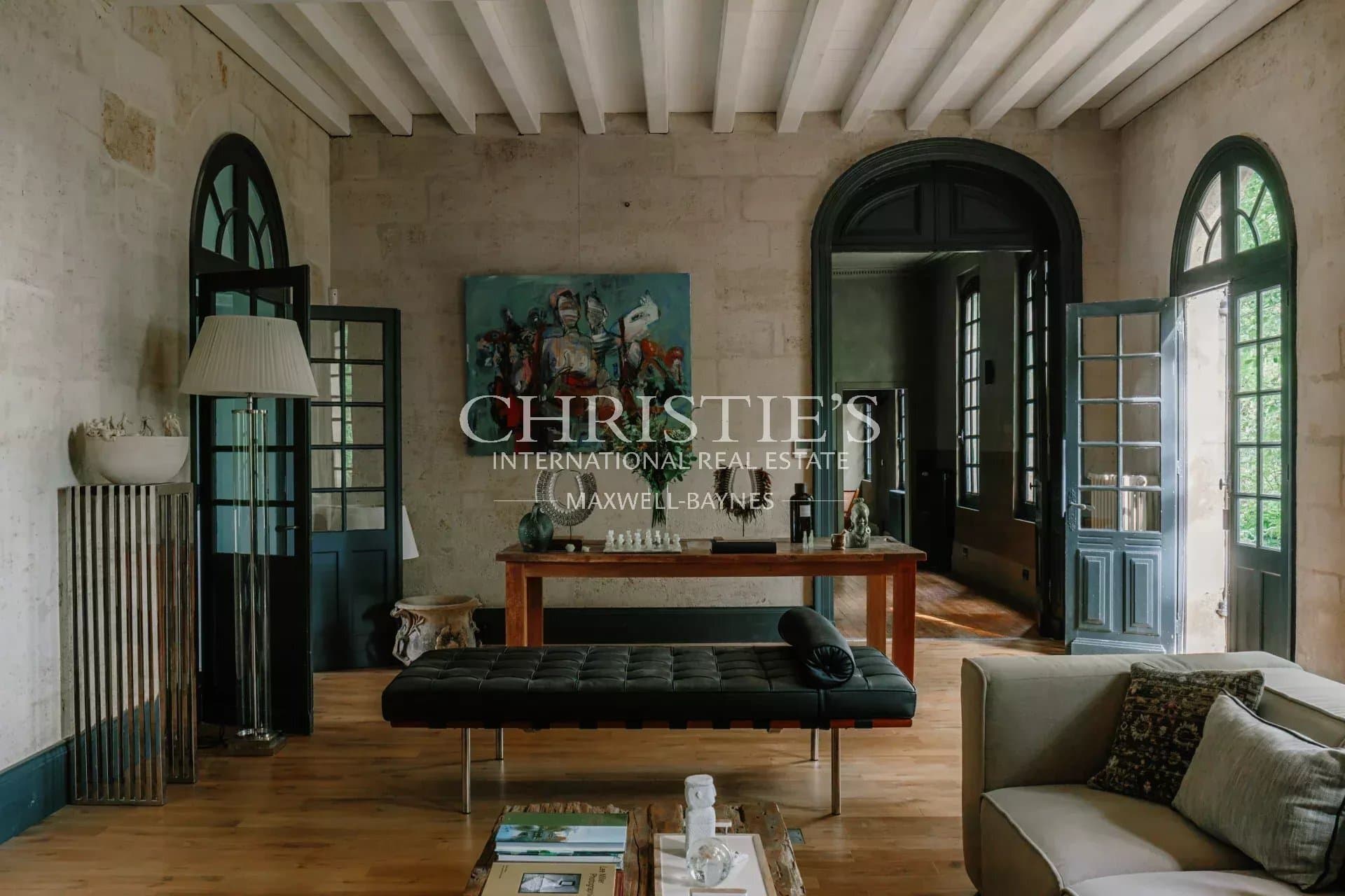 Superb 18th Century Château With C. 12 Ha Of Land 2