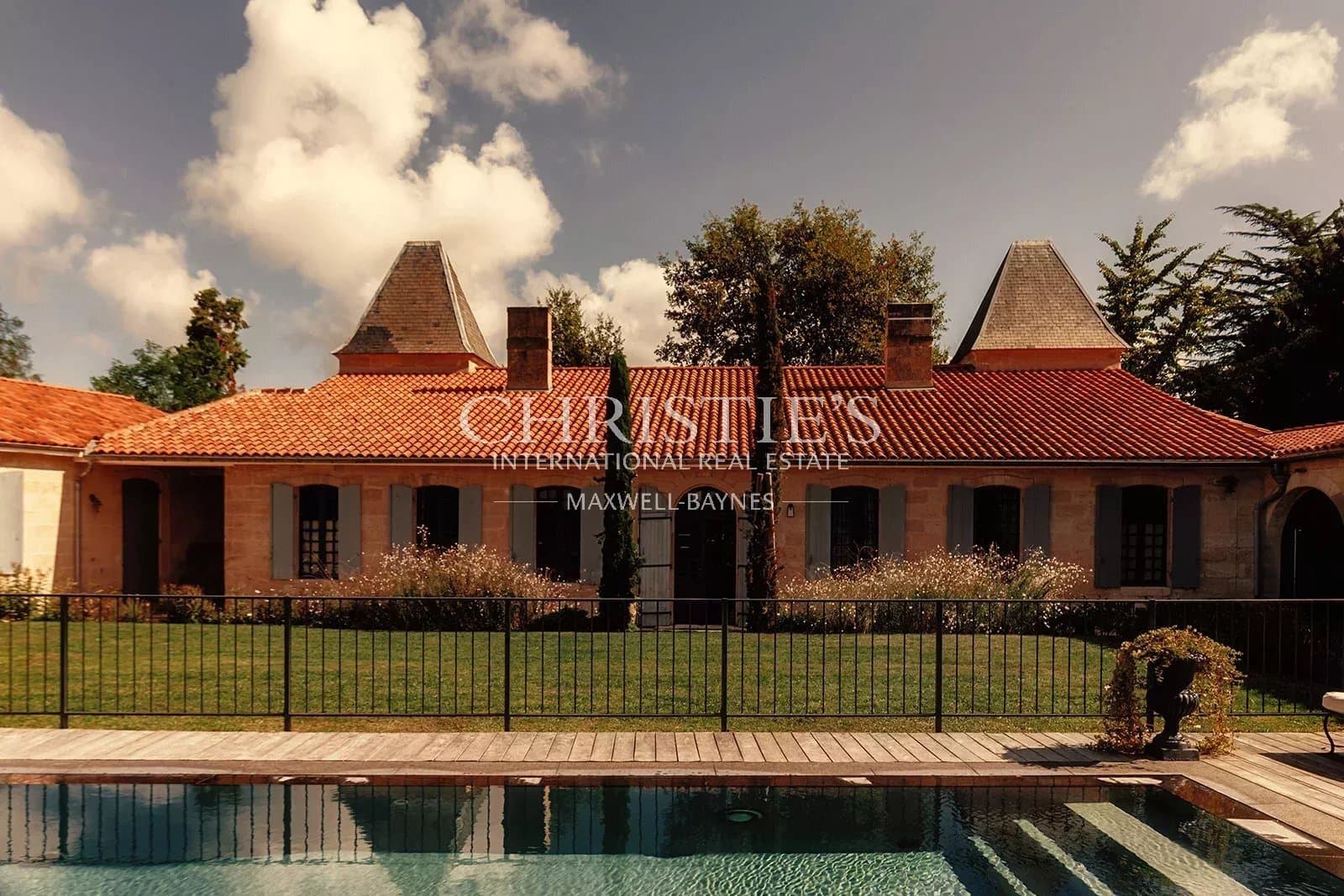 Superb 18th Century Château With C. 12 Ha Of Land 5