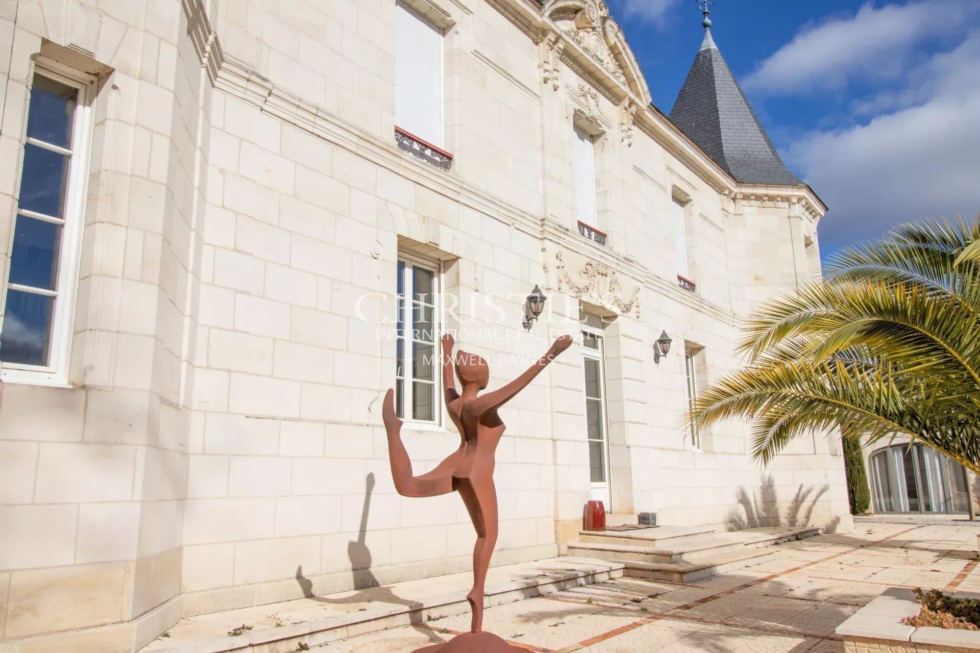 The Elegance Of A Renovated Historic Residence, Between The River And The Vineyards Of Saint émilion 5