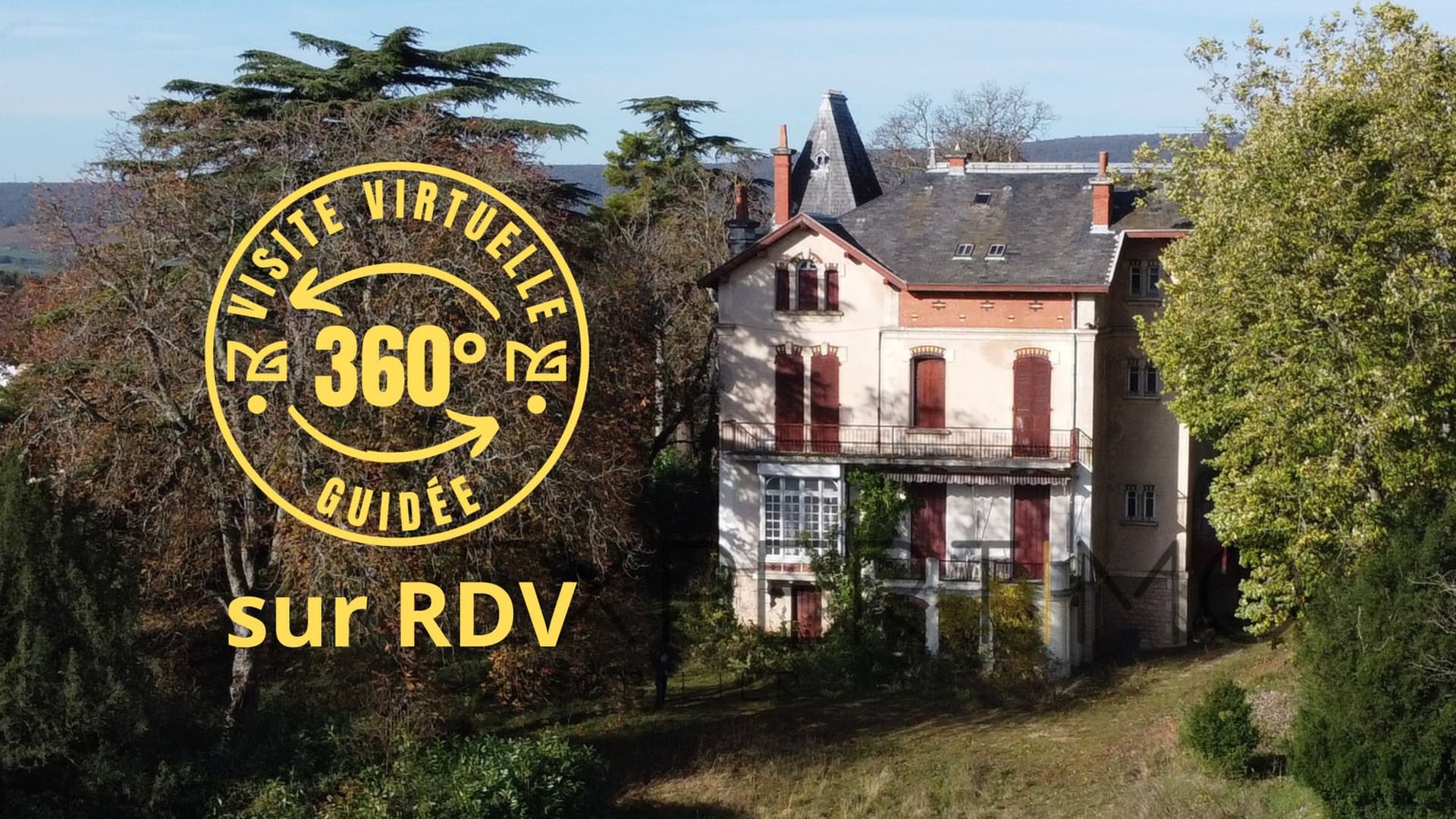 Tournus: Castle + House And Barns On 1.6 Hectares With Panoramic View Of The Saône. — Medieval Castle for sale in Burgundy (Bourgogne-Franche-Comté), France