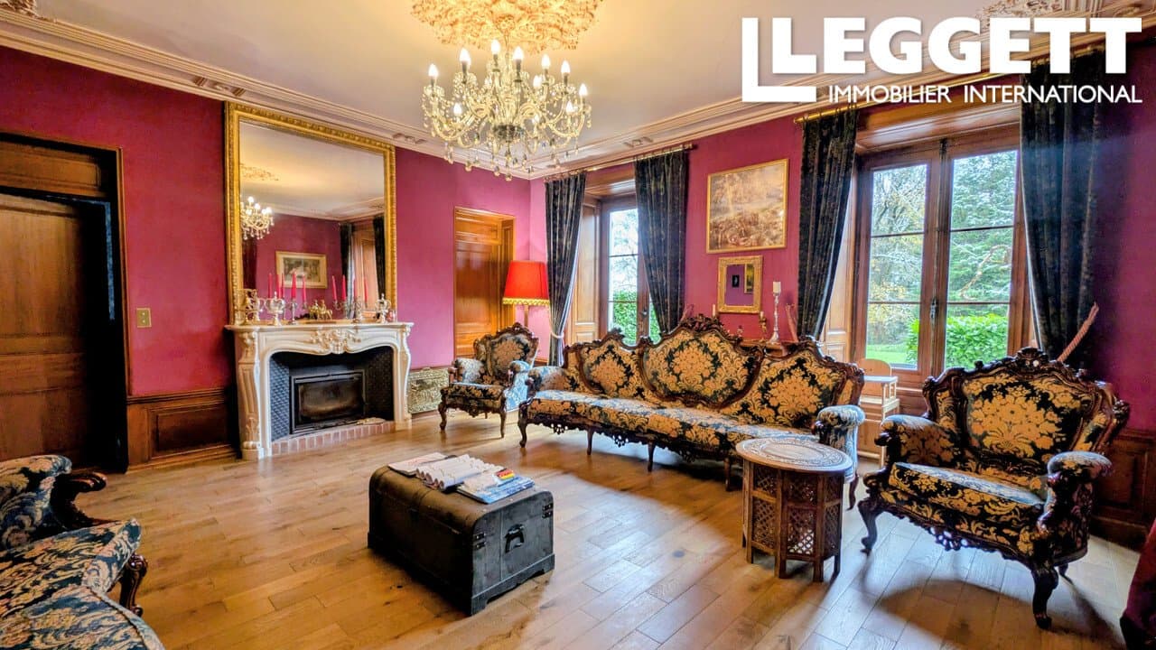 Turnkey Château With 10 Bedrooms, Bar, Function Room, Pool, Spa, And Tennis Court. — Medieval Castle for sale in Nouvelle-Aquitaine, France