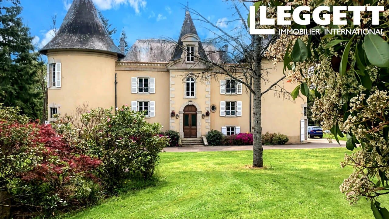 Turnkey Château With 10 Bedrooms, Bar, Function Room, Pool, Spa, And Tennis Court. 4