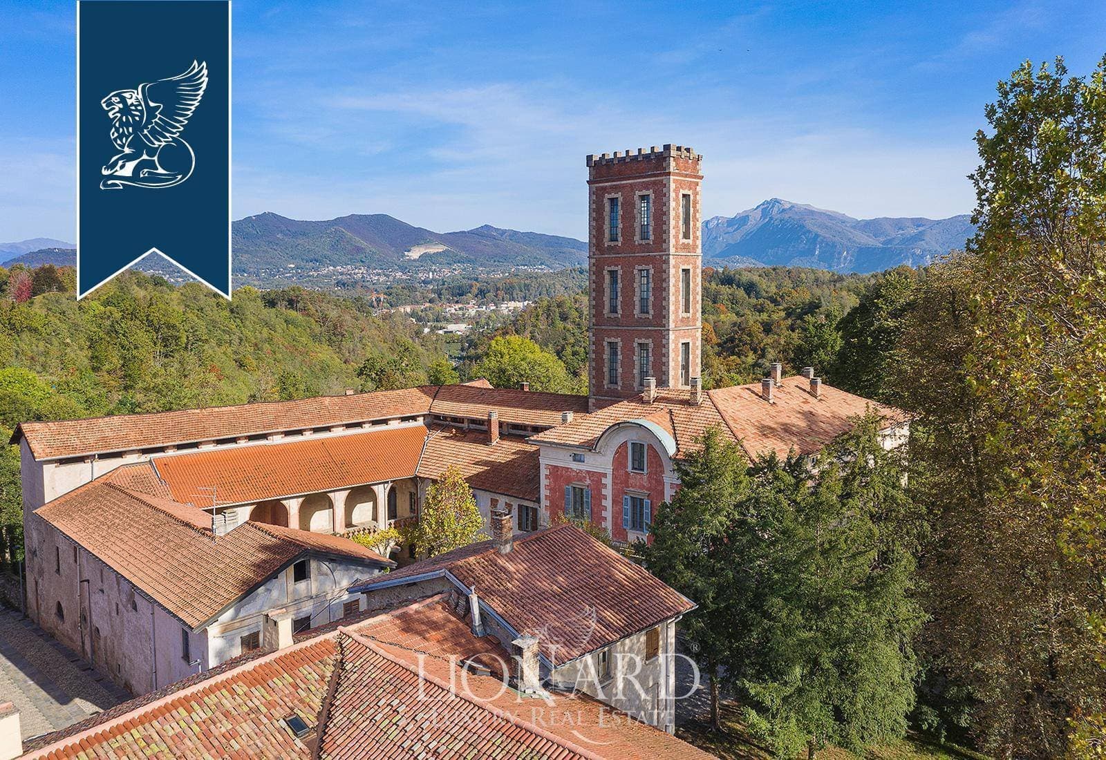 18th Century Villa With A Panoramic Tower For Sale In Varese 3