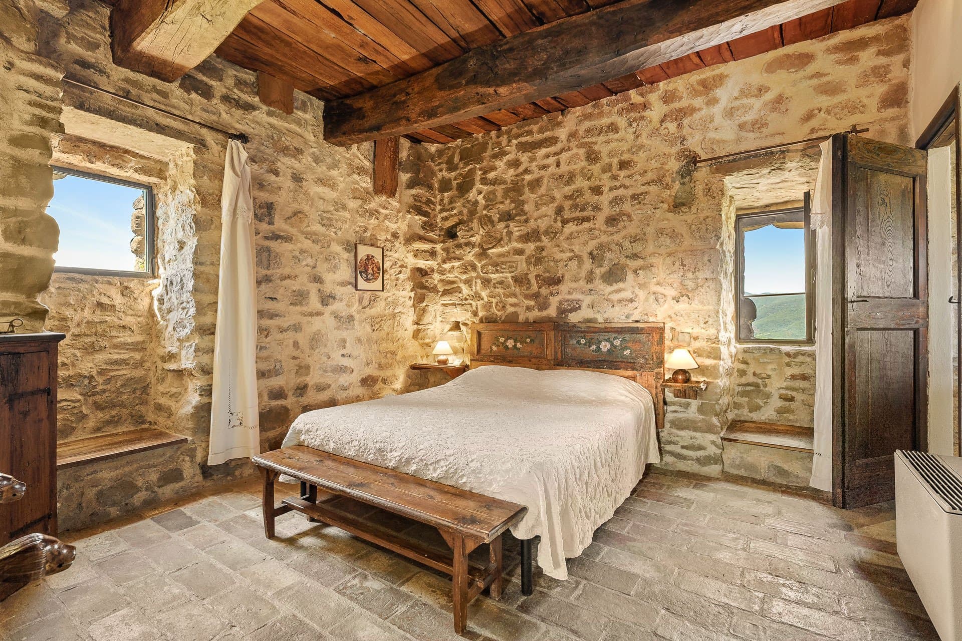 A Jewel Of The Past: Finely Restored 14th Century Hamlet With Unique Panoramic Views 3