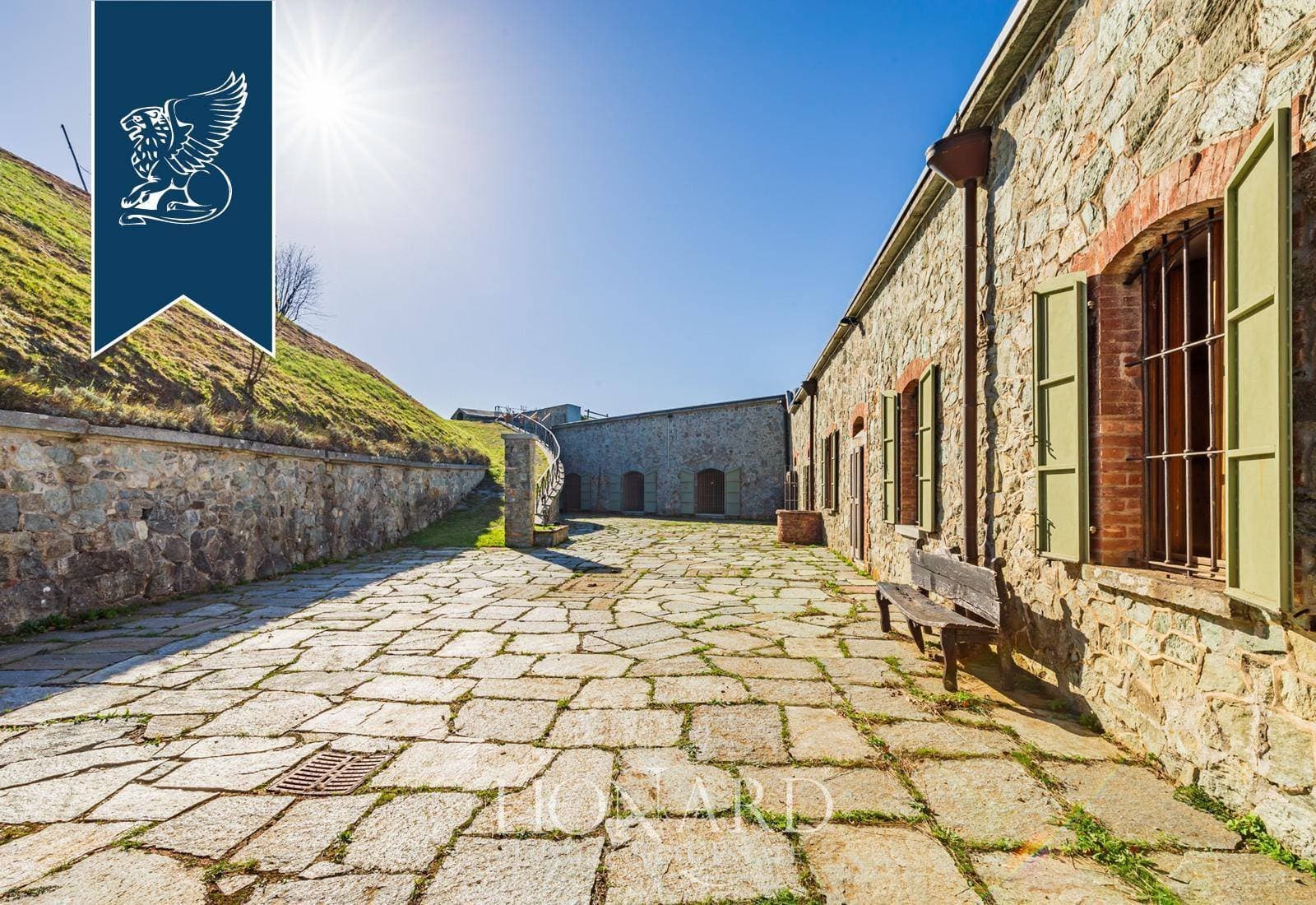 Ancient Fortress On The Hills Of The Liguarian Riviera — Medieval Castle for sale in Liguria, Italy