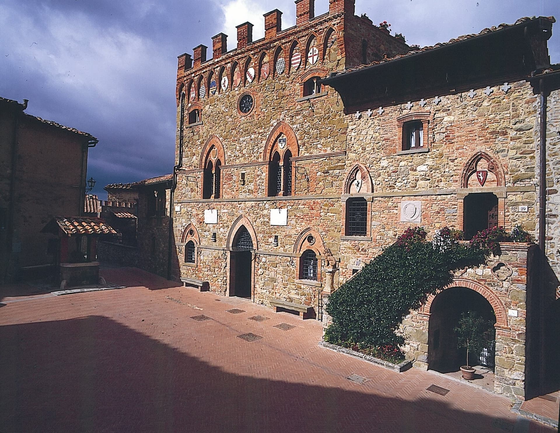 Art's Castle Rises In The Heart Of The Valdambra, On The Top Of A Hill Set Like A Gem. 2