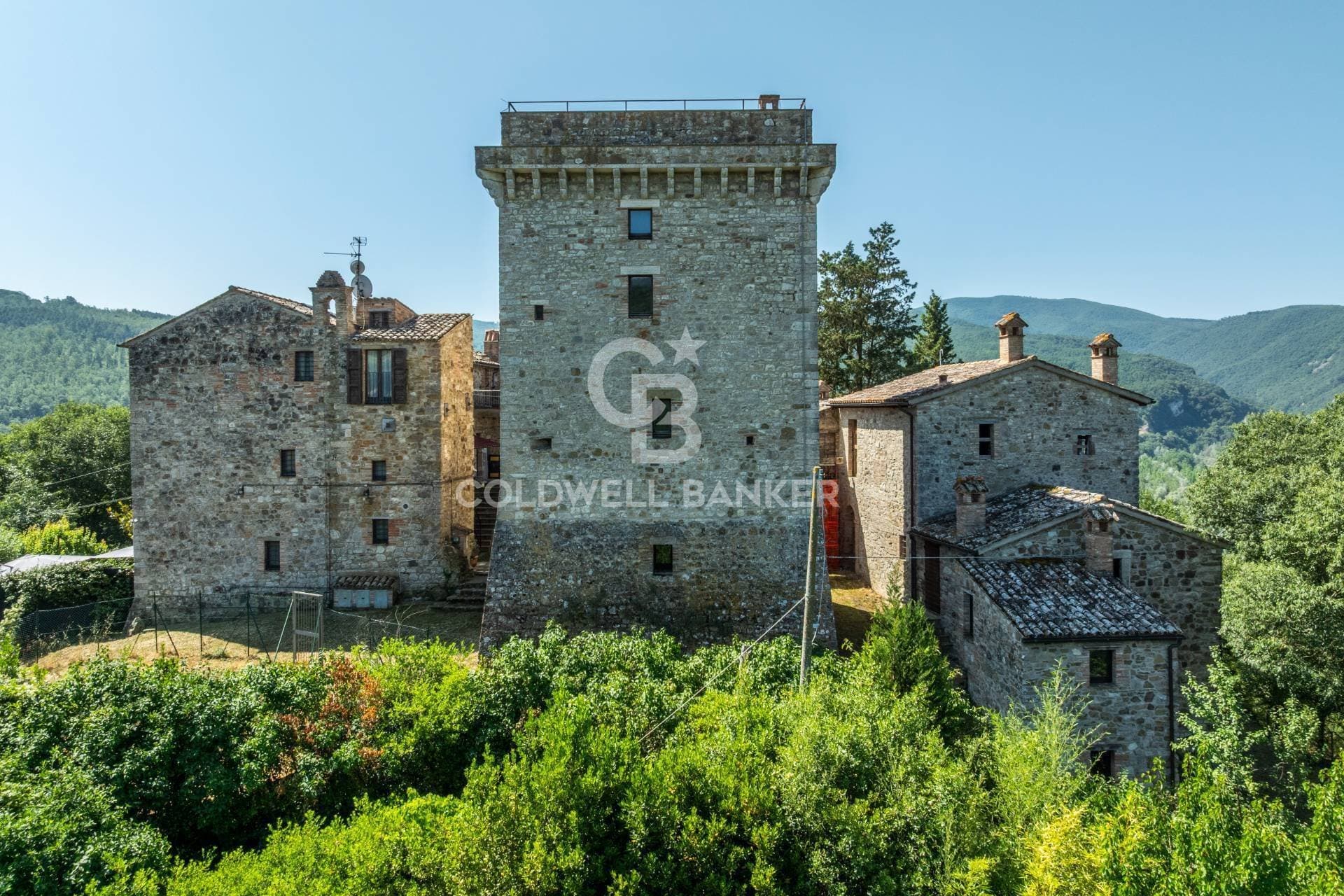 Borgo In Vendita A Todi — Medieval Castle for sale in Umbria, Italy