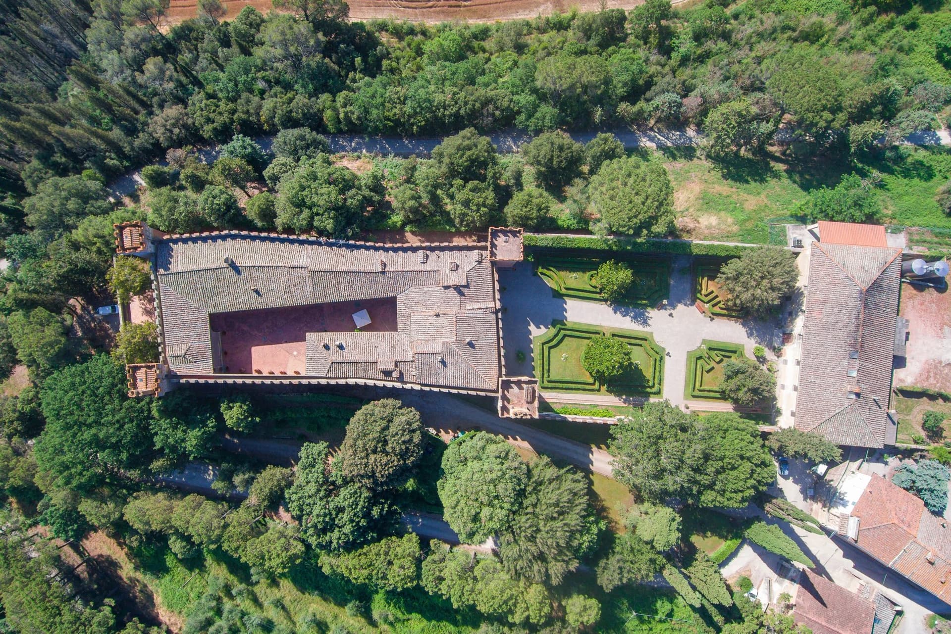 Castello DI Oliveto — Medieval Castle for sale in Tuscany, Italy