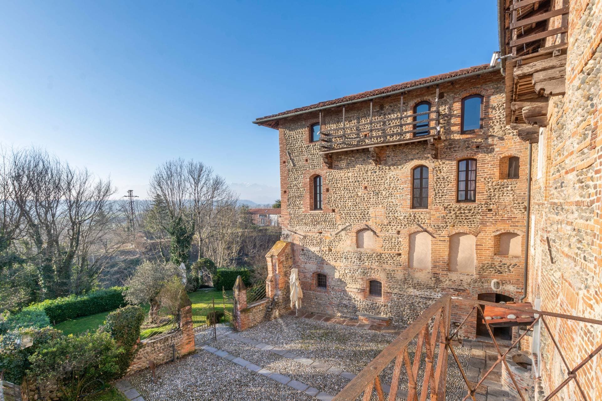 Castello In Vendita A Castelletto Cervo — Medieval Castle for sale in Piedmont, Italy