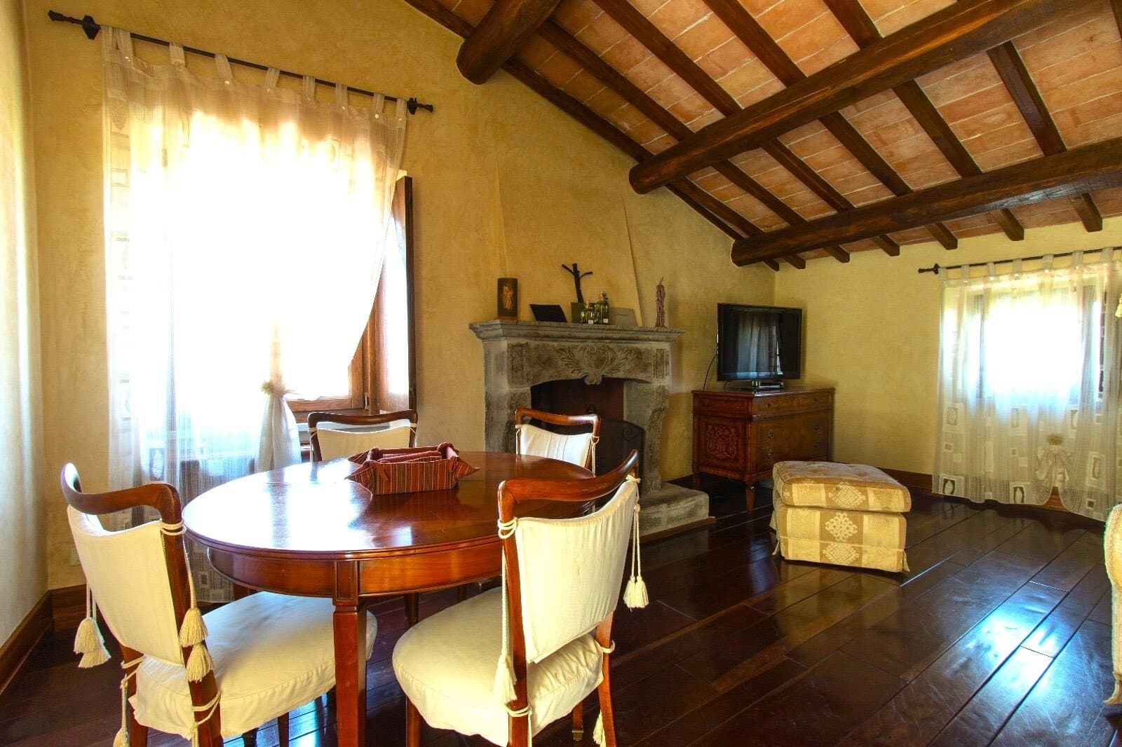 Castello In Vendita A Todi — Medieval Castle for sale in Umbria, Italy