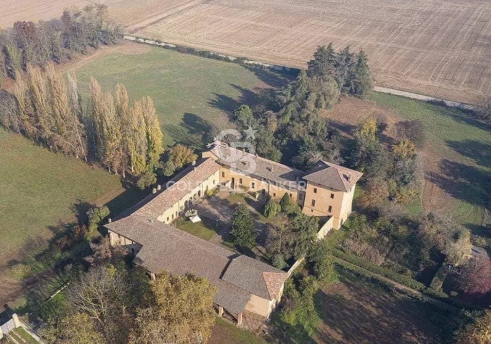Castello In Vendita A Vellezzo Bellini 3